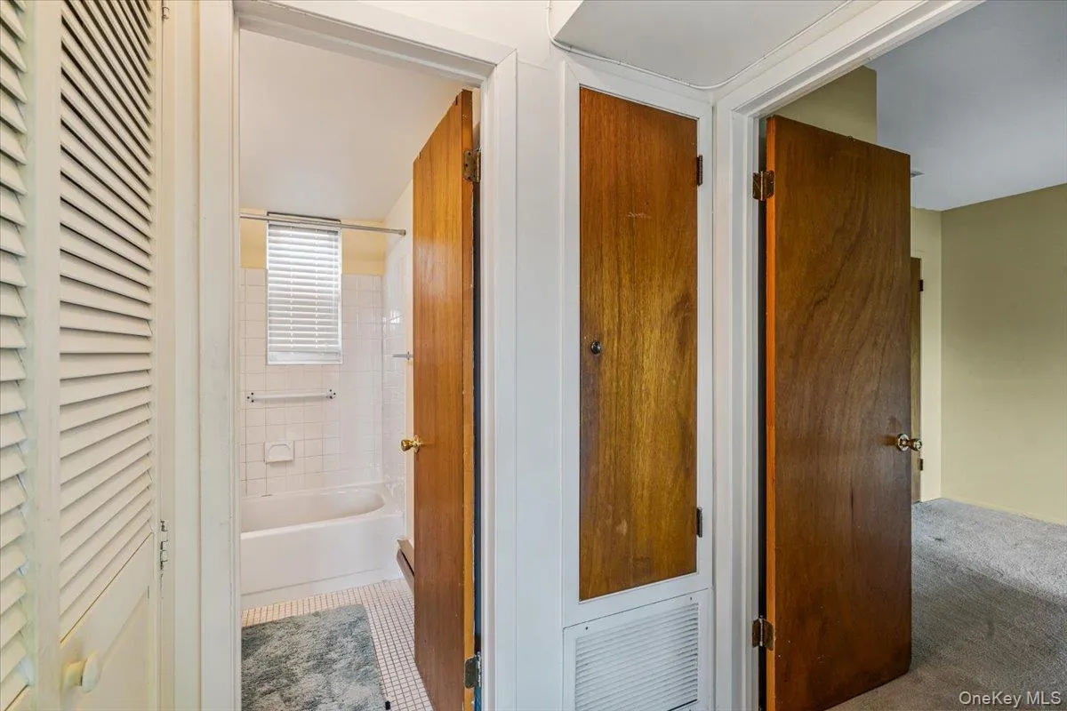 67-71 Cloverdale Lane, New York, NY, 1 Bedroom Bedrooms, 4 Rooms Rooms,1 BathroomBathrooms,Residential,For Rent,Cloverdale,0,1039533 67-71 Cloverdale Lane, New York, NY, 1 Bedroom Bedrooms, 4 Rooms Rooms,1 BathroomBathrooms,Residential,For Rent,Cloverdale,0,1039533