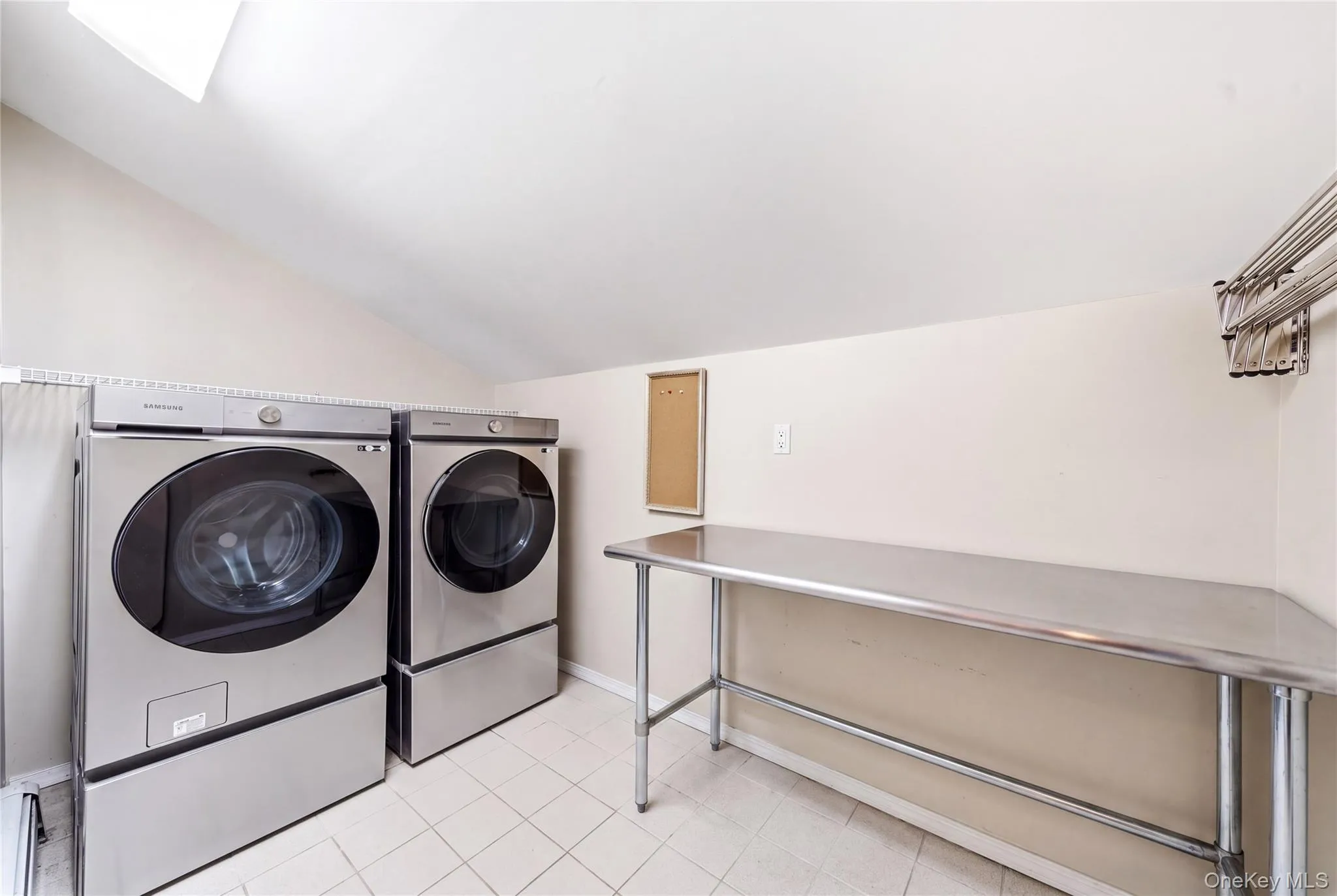 1536 Winganhauppauge Road, Islip, NY, 4 Bedrooms Bedrooms, 9 Rooms Rooms,3 BathroomsBathrooms,Residential,For Rent,Winganhauppauge,0,1039534 1536 Winganhauppauge Road, Islip, NY, 4 Bedrooms Bedrooms, 9 Rooms Rooms,3 BathroomsBathrooms,Residential,For Rent,Winganhauppauge,0,1039534