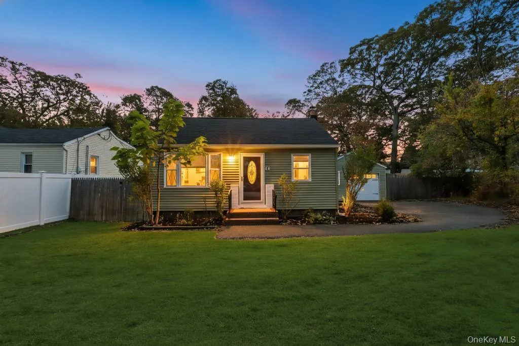 34 Ormond Avenue, Brookhaven, NY, 2 Bedrooms Bedrooms, 4 Rooms Rooms,1 BathroomBathrooms,Residential,For Rent,Ormond,0,1039541 34 Ormond Avenue, Brookhaven, NY, 2 Bedrooms Bedrooms, 4 Rooms Rooms,1 BathroomBathrooms,Residential,For Rent,Ormond,0,1039541