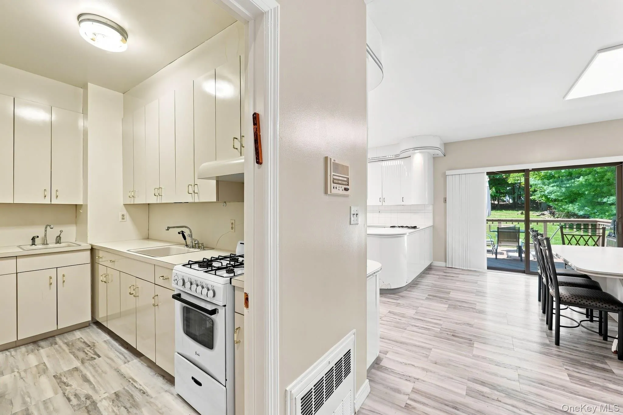 306 Grandview Avenue, Ramapo, NY, 8 Bedrooms Bedrooms, 15 Rooms Rooms,4 BathroomsBathrooms,Residential,For Rent,Grandview,0,1039542 306 Grandview Avenue, Ramapo, NY, 8 Bedrooms Bedrooms, 15 Rooms Rooms,4 BathroomsBathrooms,Residential,For Rent,Grandview,0,1039542