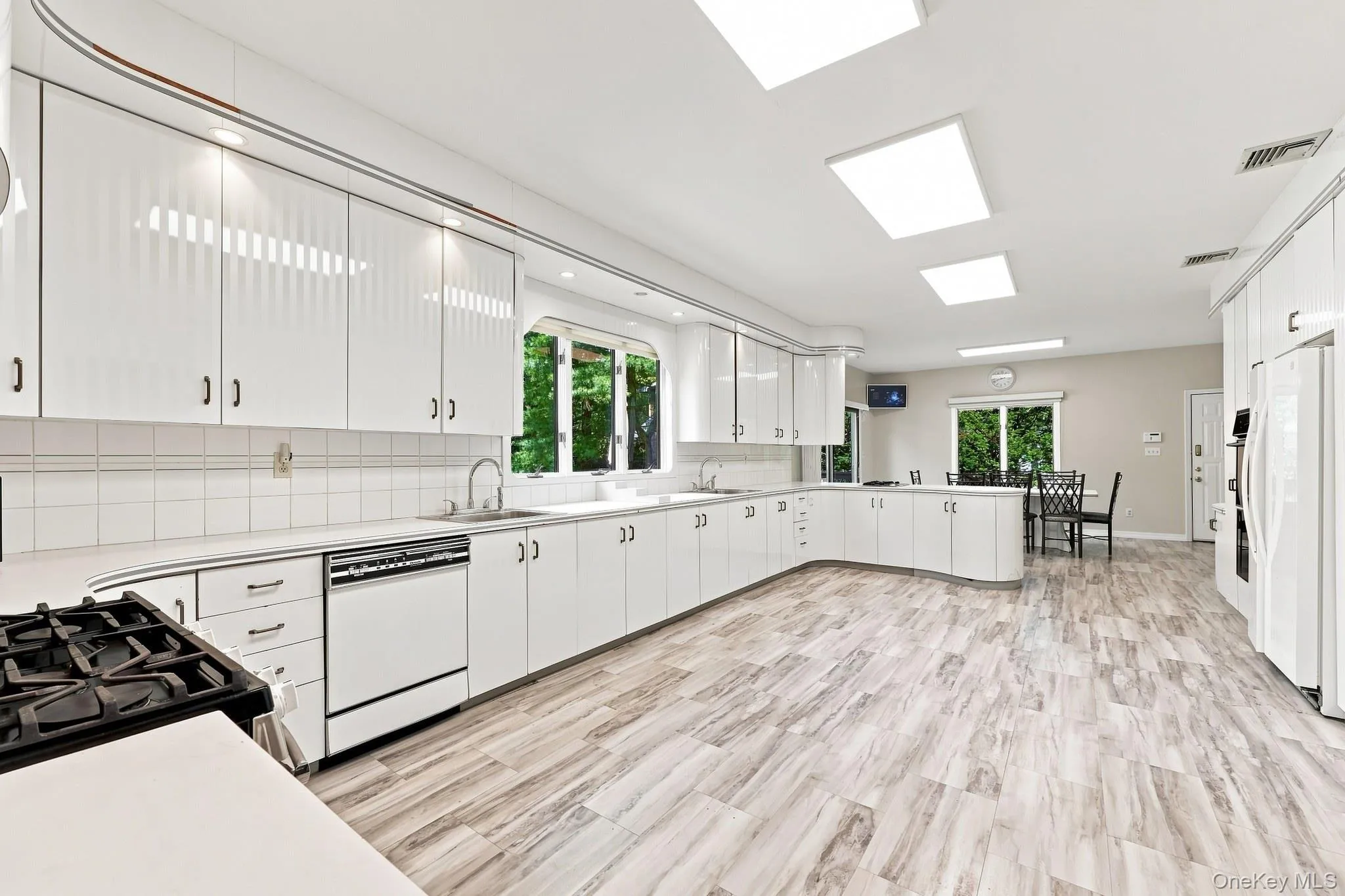 306 Grandview Avenue, Ramapo, NY, 8 Bedrooms Bedrooms, 15 Rooms Rooms,4 BathroomsBathrooms,Residential,For Rent,Grandview,0,1039542 306 Grandview Avenue, Ramapo, NY, 8 Bedrooms Bedrooms, 15 Rooms Rooms,4 BathroomsBathrooms,Residential,For Rent,Grandview,0,1039542