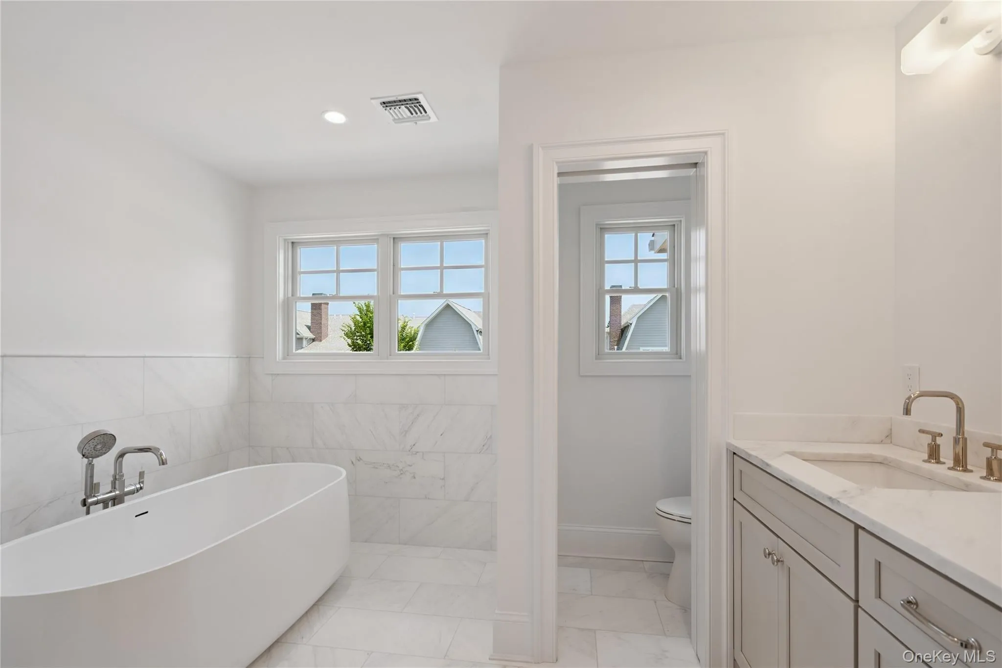 44 Plainview Road, Oyster Bay, NY, 6 Bedrooms Bedrooms, 10 Rooms Rooms,4 BathroomsBathrooms,Residential,For Rent,Plainview,0,1039543 44 Plainview Road, Oyster Bay, NY, 6 Bedrooms Bedrooms, 10 Rooms Rooms,4 BathroomsBathrooms,Residential,For Rent,Plainview,0,1039543