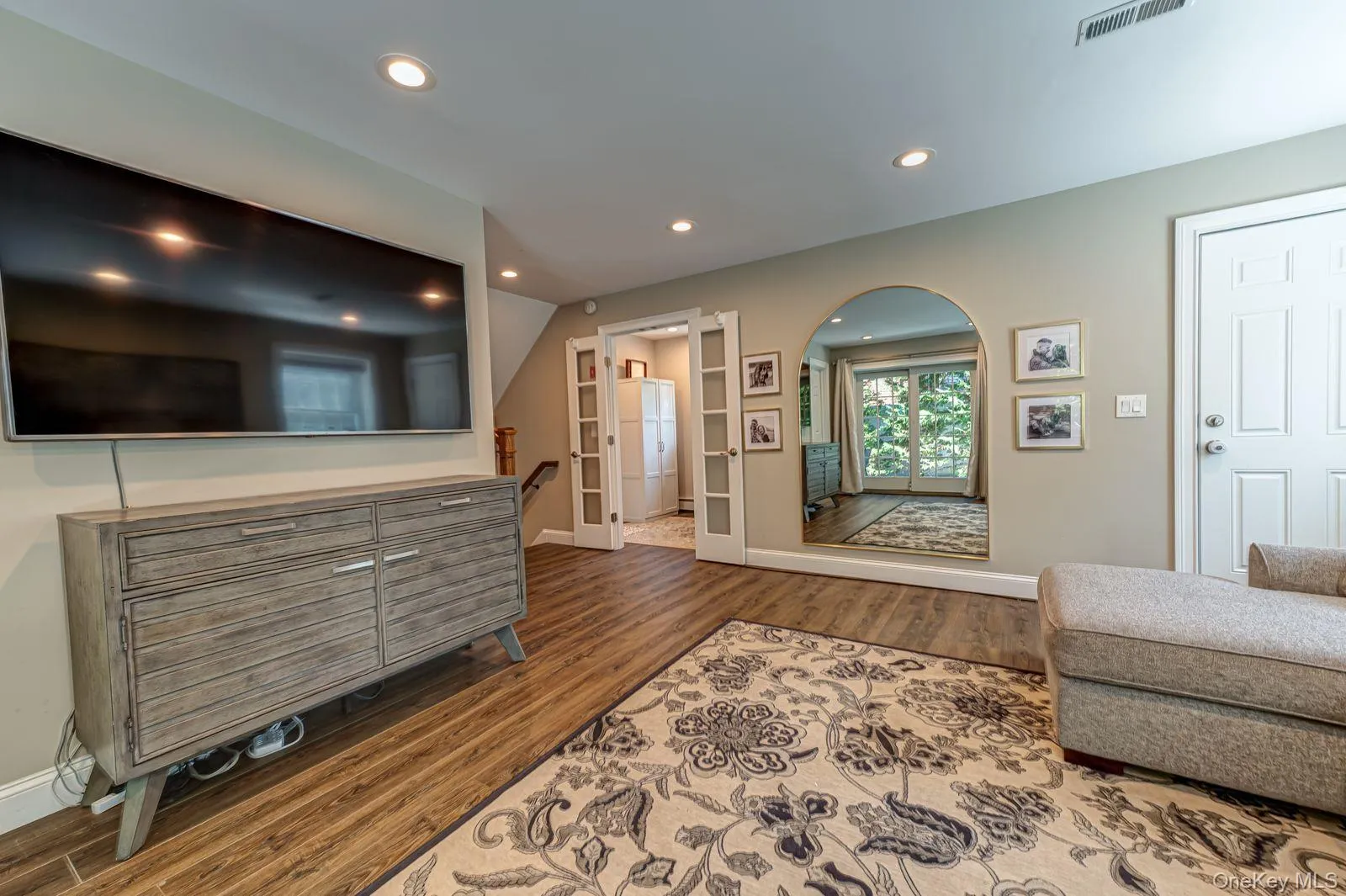 Spacious family area. Spacious family area.
