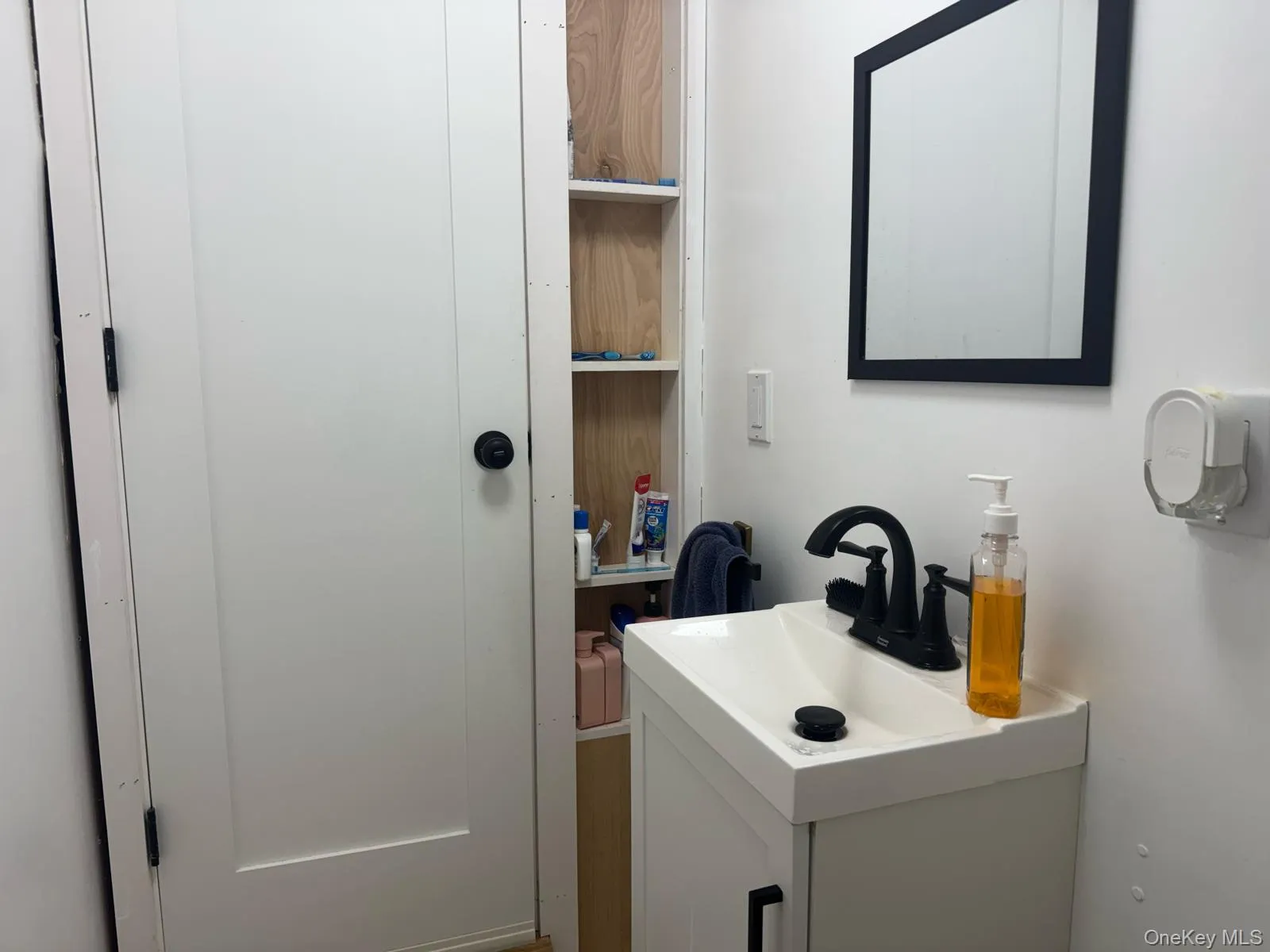172 Ocean Avenue, Brookhaven, NY, 8 Bedrooms Bedrooms, 11 Rooms Rooms,3 BathroomsBathrooms,Residential,For Rent,Ocean,0,1039551 172 Ocean Avenue, Brookhaven, NY, 8 Bedrooms Bedrooms, 11 Rooms Rooms,3 BathroomsBathrooms,Residential,For Rent,Ocean,0,1039551