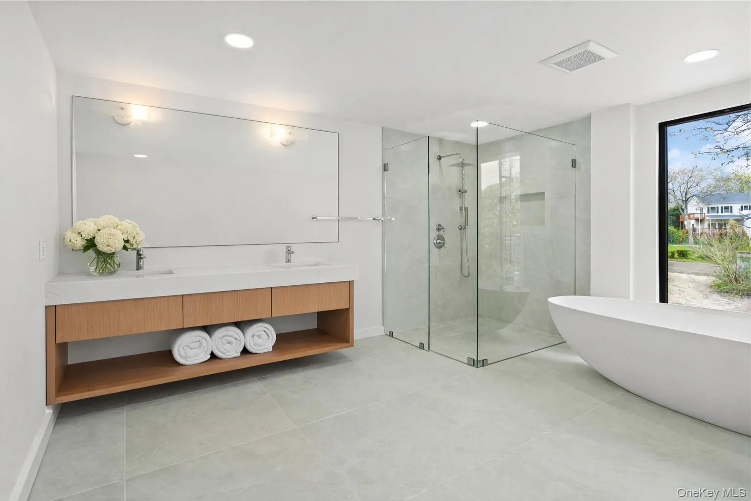 10 Bay View Drive, Southampton, NY, 5 Bedrooms Bedrooms, 13 Rooms Rooms,4 BathroomsBathrooms,Residential,For Rent,Bay View,0,1039554 10 Bay View Drive, Southampton, NY, 5 Bedrooms Bedrooms, 13 Rooms Rooms,4 BathroomsBathrooms,Residential,For Rent,Bay View,0,1039554