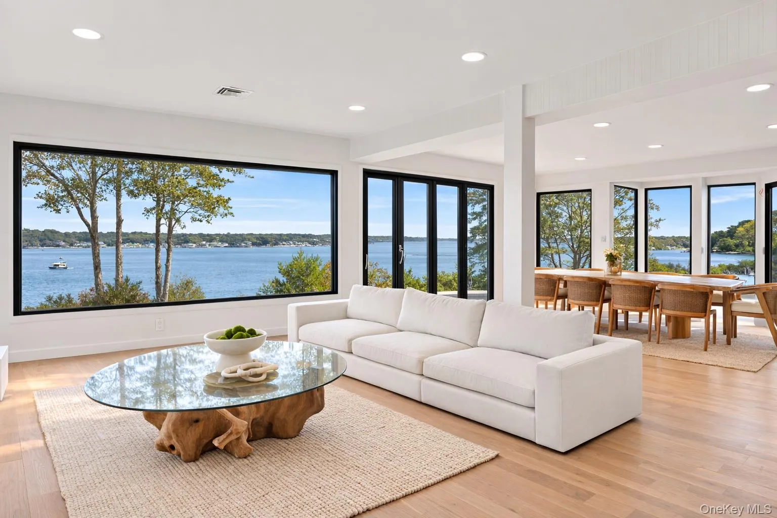 10 Bay View Drive, Southampton, NY, 5 Bedrooms Bedrooms, 13 Rooms Rooms,4 BathroomsBathrooms,Residential,For Rent,Bay View,0,1039554 10 Bay View Drive, Southampton, NY, 5 Bedrooms Bedrooms, 13 Rooms Rooms,4 BathroomsBathrooms,Residential,For Rent,Bay View,0,1039554