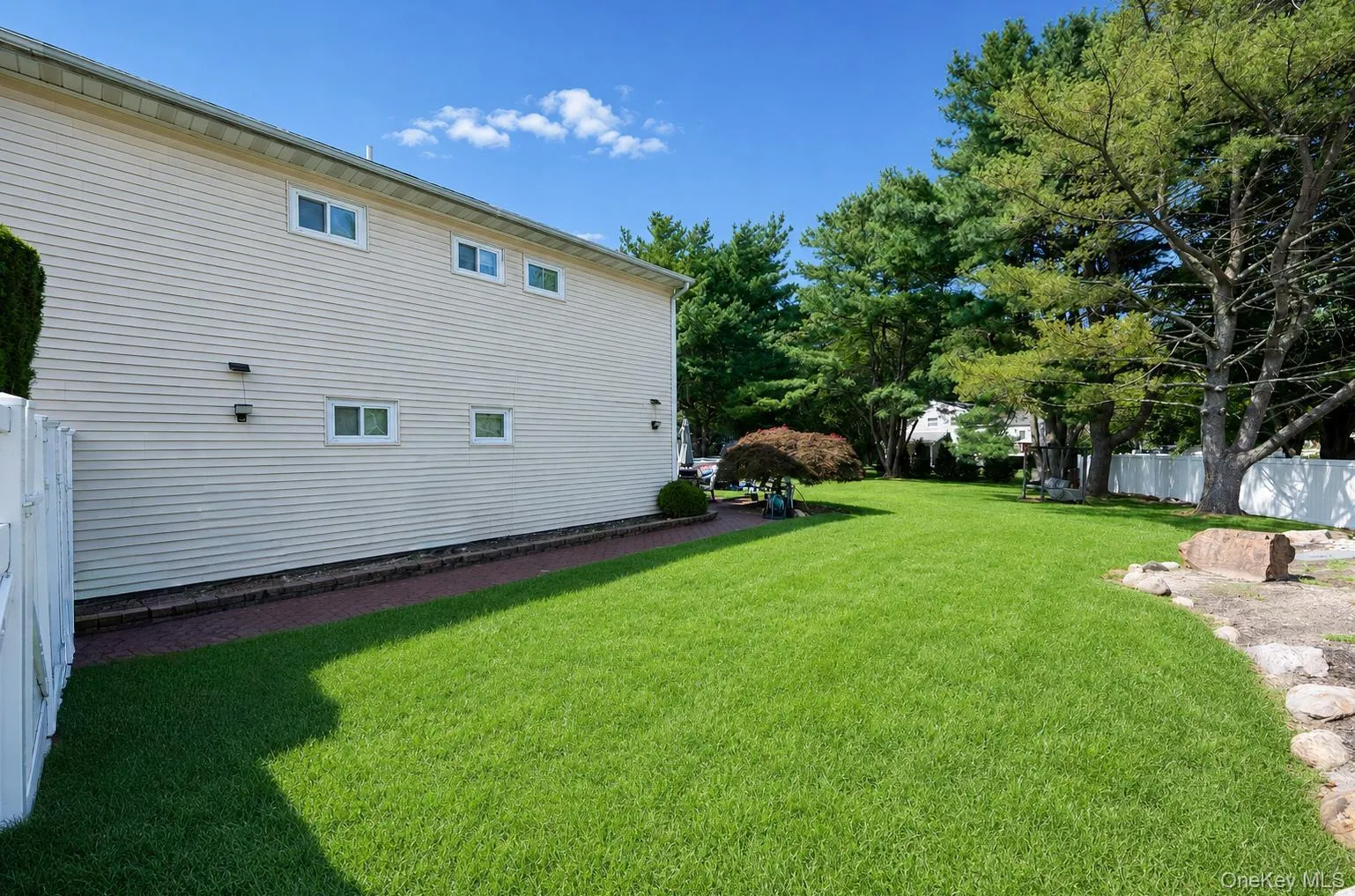 3 Humming Lane, Brookhaven, NY, 4 Bedrooms Bedrooms, 8 Rooms Rooms,3 BathroomsBathrooms,Residential,For Rent,Humming,0,1039557 3 Humming Lane, Brookhaven, NY, 4 Bedrooms Bedrooms, 8 Rooms Rooms,3 BathroomsBathrooms,Residential,For Rent,Humming,0,1039557