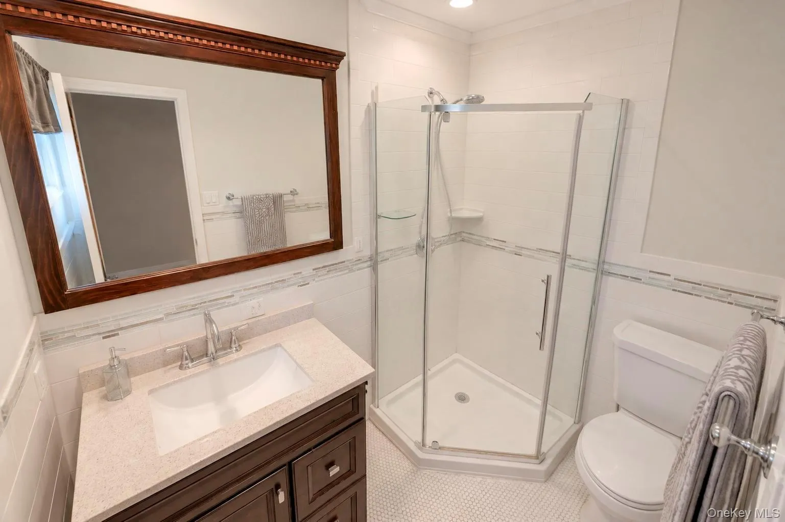 3 Humming Lane, Brookhaven, NY, 4 Bedrooms Bedrooms, 8 Rooms Rooms,3 BathroomsBathrooms,Residential,For Rent,Humming,0,1039557 3 Humming Lane, Brookhaven, NY, 4 Bedrooms Bedrooms, 8 Rooms Rooms,3 BathroomsBathrooms,Residential,For Rent,Humming,0,1039557