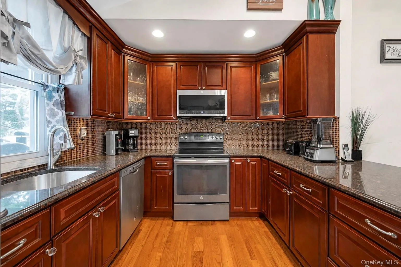 3 Humming Lane, Brookhaven, NY, 4 Bedrooms Bedrooms, 8 Rooms Rooms,3 BathroomsBathrooms,Residential,For Rent,Humming,0,1039557 3 Humming Lane, Brookhaven, NY, 4 Bedrooms Bedrooms, 8 Rooms Rooms,3 BathroomsBathrooms,Residential,For Rent,Humming,0,1039557