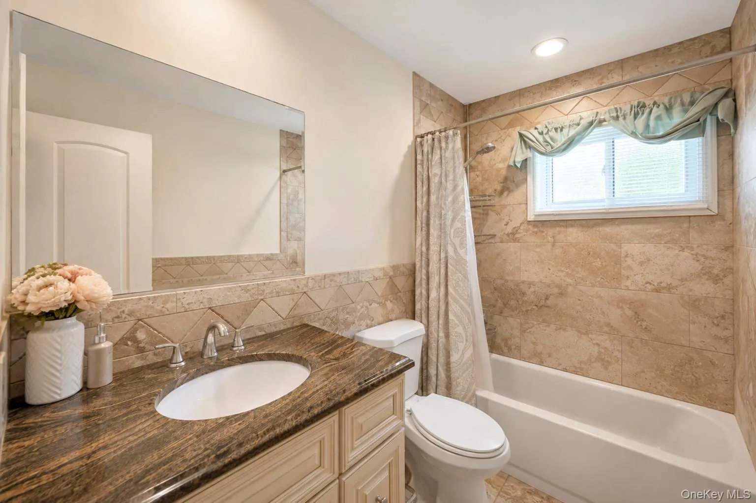 3 Humming Lane, Brookhaven, NY, 4 Bedrooms Bedrooms, 8 Rooms Rooms,3 BathroomsBathrooms,Residential,For Rent,Humming,0,1039557 3 Humming Lane, Brookhaven, NY, 4 Bedrooms Bedrooms, 8 Rooms Rooms,3 BathroomsBathrooms,Residential,For Rent,Humming,0,1039557
