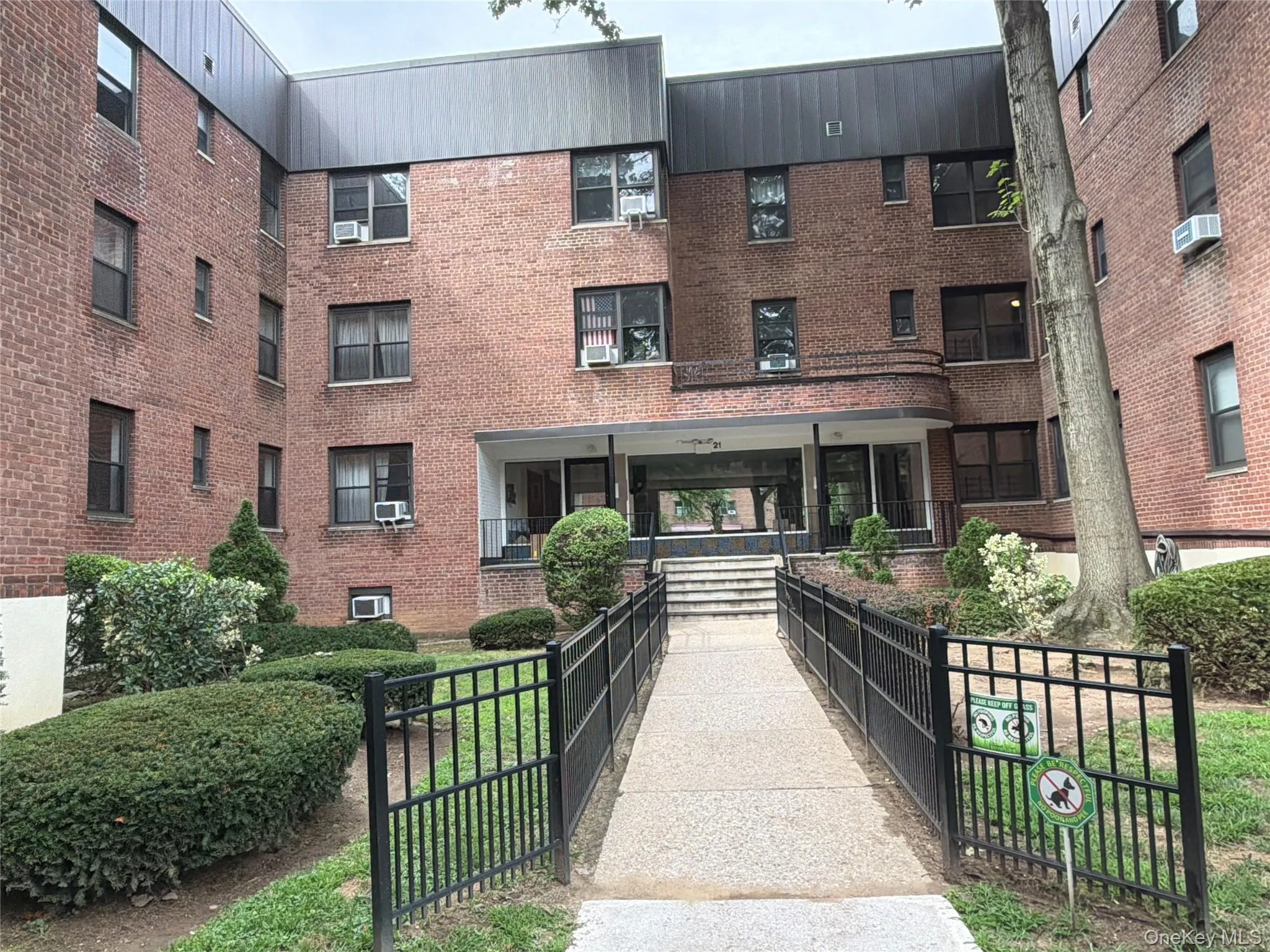21 Schenck Avenue, North Hempstead, NY, 2 Bedrooms Bedrooms, 5 Rooms Rooms,1 BathroomBathrooms,Residential Lease,For Rent,Schenck,0,1039562 21 Schenck Avenue, North Hempstead, NY, 2 Bedrooms Bedrooms, 5 Rooms Rooms,1 BathroomBathrooms,Residential Lease,For Rent,Schenck,0,1039562