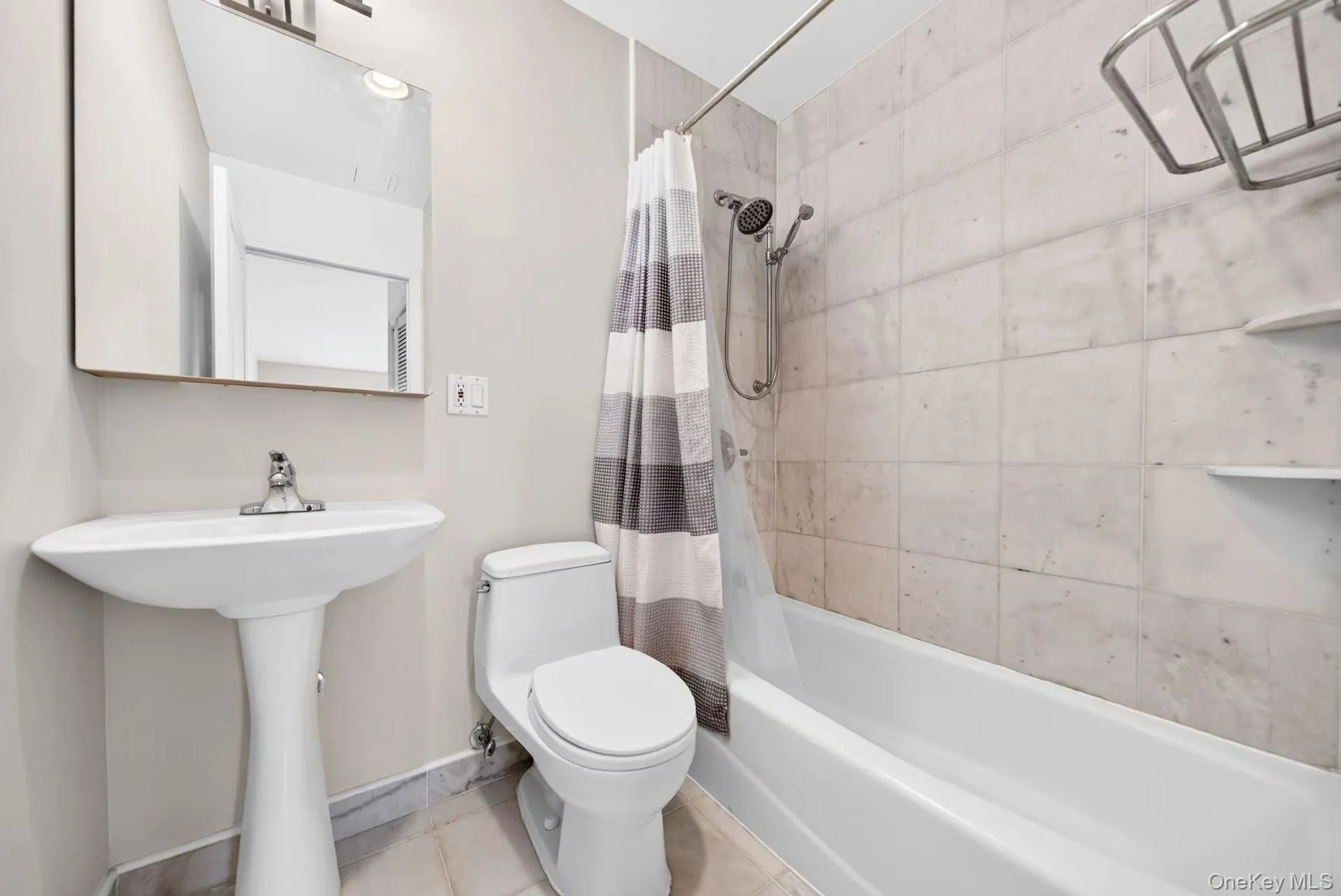 146-14 35th Avenue, New York, NY, 2 Bedrooms Bedrooms, 5 Rooms Rooms,2 BathroomsBathrooms,Residential,For Rent,35th,0,1039564 146-14 35th Avenue, New York, NY, 2 Bedrooms Bedrooms, 5 Rooms Rooms,2 BathroomsBathrooms,Residential,For Rent,35th,0,1039564