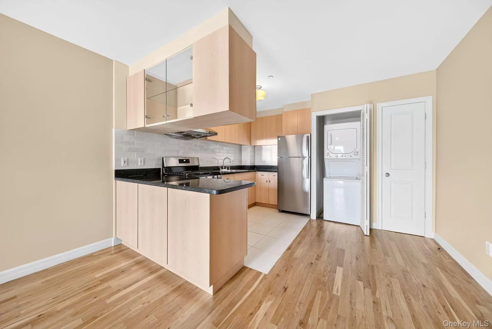 146-14 35th Avenue, New York, NY, 2 Bedrooms Bedrooms, 5 Rooms Rooms,2 BathroomsBathrooms,Residential,For Rent,35th,0,1039564 146-14 35th Avenue, New York, NY, 2 Bedrooms Bedrooms, 5 Rooms Rooms,2 BathroomsBathrooms,Residential,For Rent,35th,0,1039564
