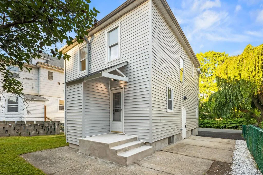 18 Anna Street, Orangetown, NY, 3 Bedrooms Bedrooms, 6 Rooms Rooms,2 BathroomsBathrooms,Residential,For Rent,Anna,0,1039566 18 Anna Street, Orangetown, NY, 3 Bedrooms Bedrooms, 6 Rooms Rooms,2 BathroomsBathrooms,Residential,For Rent,Anna,0,1039566