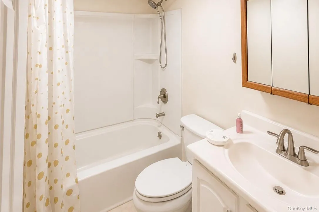 4 Brown Street, West Babylon, NY, 5 Bedrooms Bedrooms, 12 Rooms Rooms,4 BathroomsBathrooms,Residential Lease,For Rent,Brown,0,1039568 4 Brown Street, West Babylon, NY, 5 Bedrooms Bedrooms, 12 Rooms Rooms,4 BathroomsBathrooms,Residential Lease,For Rent,Brown,0,1039568