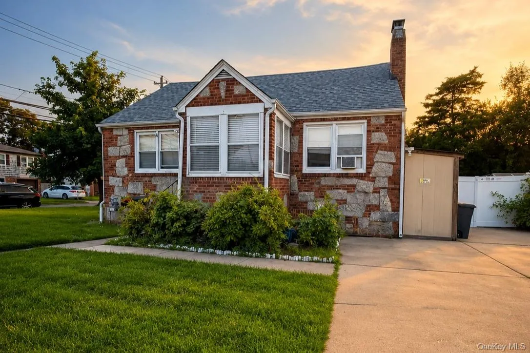 4 Brown Street, West Babylon, NY, 5 Bedrooms Bedrooms, 12 Rooms Rooms,4 BathroomsBathrooms,Residential Lease,For Rent,Brown,0,1039568 4 Brown Street, West Babylon, NY, 5 Bedrooms Bedrooms, 12 Rooms Rooms,4 BathroomsBathrooms,Residential Lease,For Rent,Brown,0,1039568