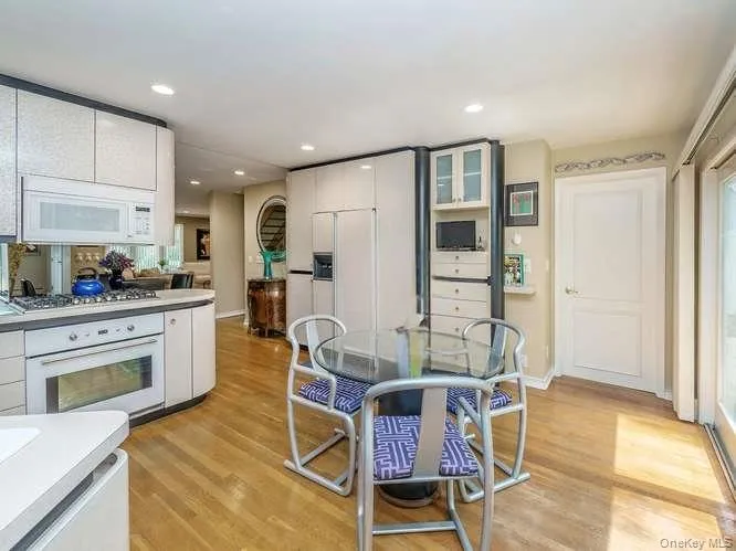 3 Woodland Avenue, Oyster Bay, NY, 3 Bedrooms Bedrooms, 6 Rooms Rooms,2 BathroomsBathrooms,Residential,For Rent,Woodland,0,1039571 3 Woodland Avenue, Oyster Bay, NY, 3 Bedrooms Bedrooms, 6 Rooms Rooms,2 BathroomsBathrooms,Residential,For Rent,Woodland,0,1039571