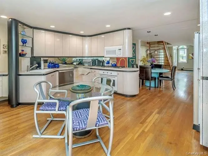 3 Woodland Avenue, Oyster Bay, NY, 3 Bedrooms Bedrooms, 6 Rooms Rooms,2 BathroomsBathrooms,Residential,For Rent,Woodland,0,1039571 3 Woodland Avenue, Oyster Bay, NY, 3 Bedrooms Bedrooms, 6 Rooms Rooms,2 BathroomsBathrooms,Residential,For Rent,Woodland,0,1039571