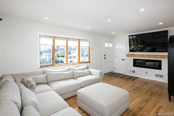 269 Suffolk Avenue, Oyster Bay, NY, 4 Bedrooms Bedrooms, 7 Rooms Rooms,1 BathroomBathrooms,Residential,For Rent,Suffolk,0,1039575 269 Suffolk Avenue, Oyster Bay, NY, 4 Bedrooms Bedrooms, 7 Rooms Rooms,1 BathroomBathrooms,Residential,For Rent,Suffolk,0,1039575