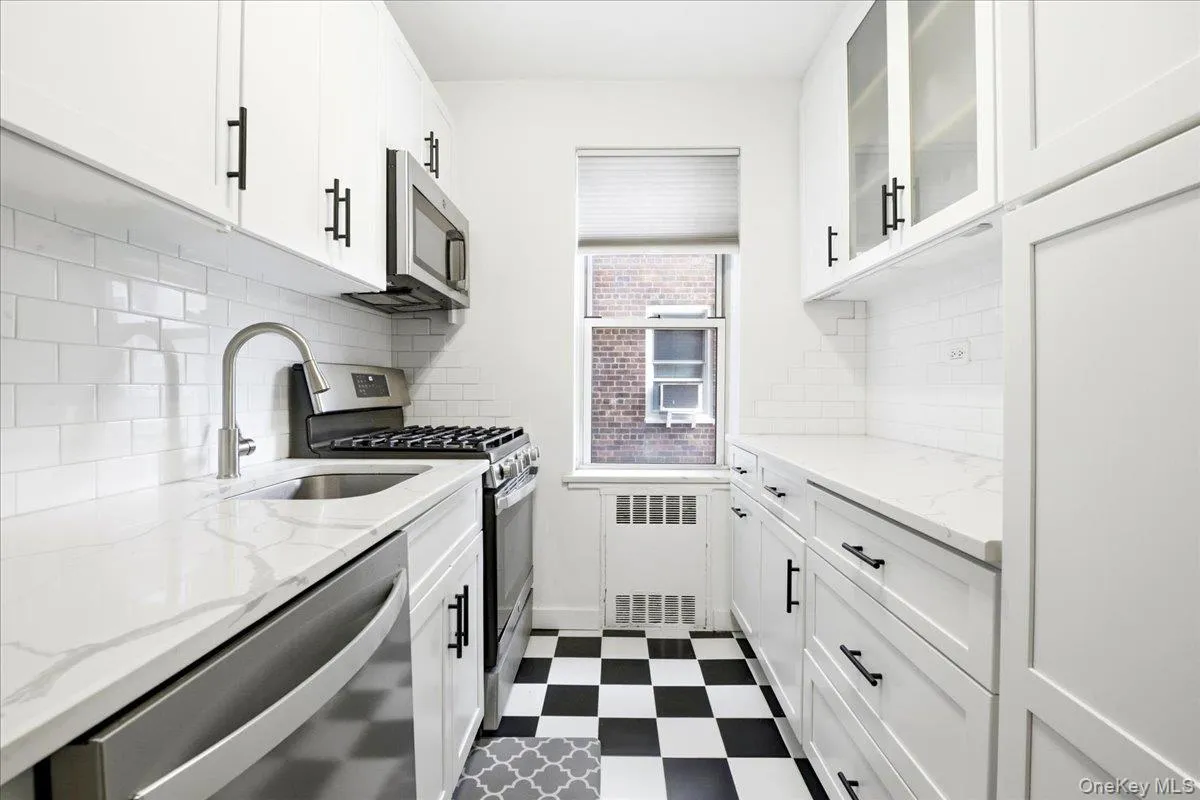 67-38 108th Street, New York, NY, 1 Bedroom Bedrooms, 4 Rooms Rooms,1 BathroomBathrooms,Residential,For Rent,108th,0,1039576 67-38 108th Street, New York, NY, 1 Bedroom Bedrooms, 4 Rooms Rooms,1 BathroomBathrooms,Residential,For Rent,108th,0,1039576