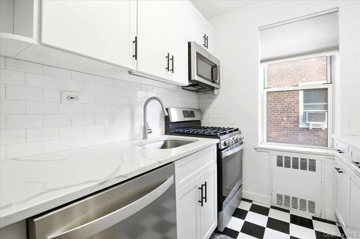 67-38 108th Street, New York, NY, 1 Bedroom Bedrooms, 4 Rooms Rooms,1 BathroomBathrooms,Residential,For Rent,108th,0,1039576 67-38 108th Street, New York, NY, 1 Bedroom Bedrooms, 4 Rooms Rooms,1 BathroomBathrooms,Residential,For Rent,108th,0,1039576