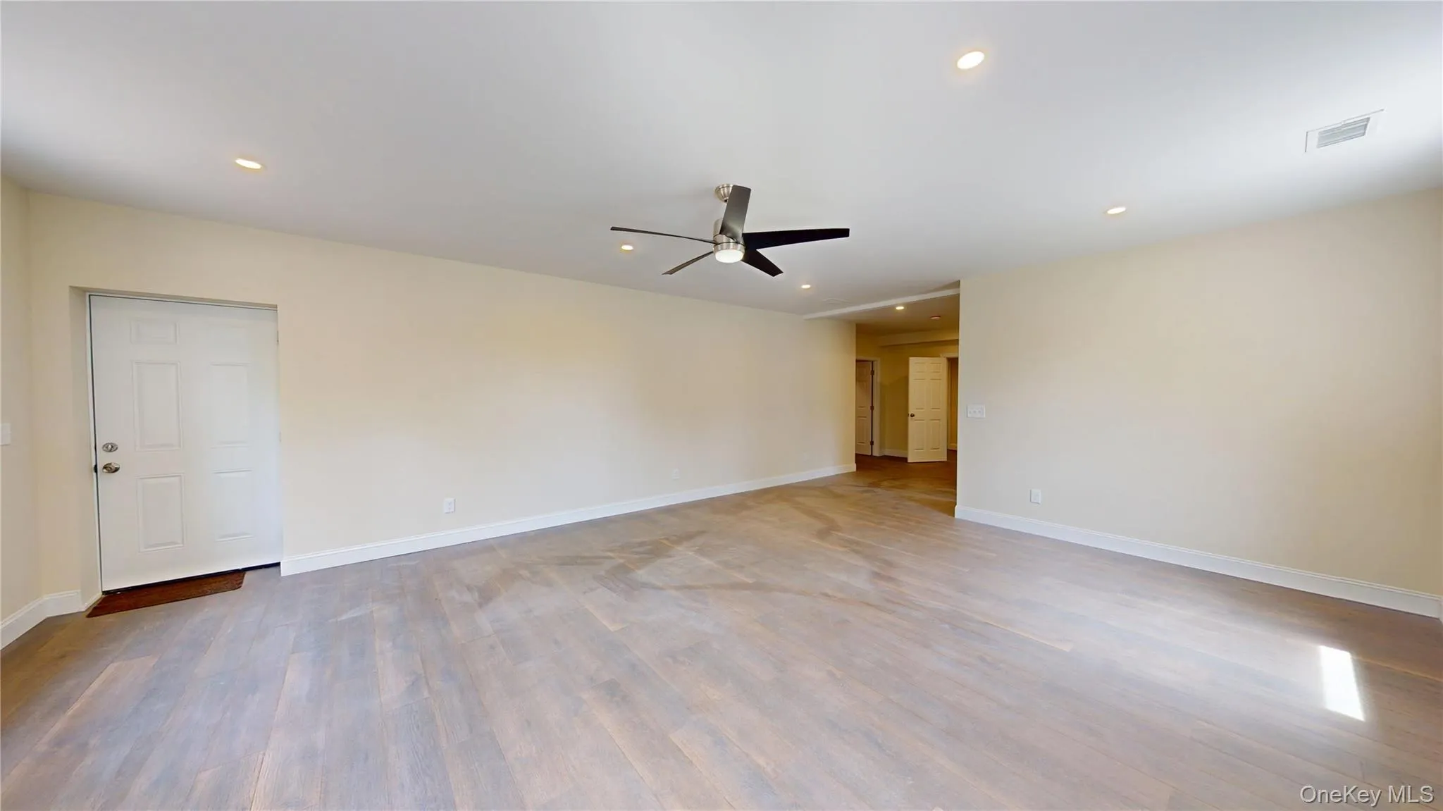 With Side Entrance from the Driveway With Side Entrance from the Driveway