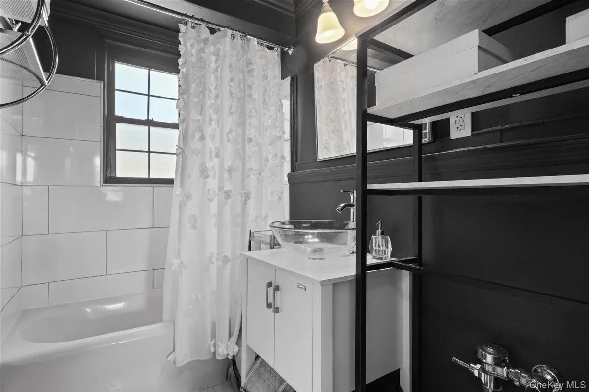 26 Pondfield Road, Yonkers, NY, 1 Bedroom Bedrooms, 4 Rooms Rooms,2 BathroomsBathrooms,Residential,For Rent,Pondfield,0,1039582 26 Pondfield Road, Yonkers, NY, 1 Bedroom Bedrooms, 4 Rooms Rooms,2 BathroomsBathrooms,Residential,For Rent,Pondfield,0,1039582