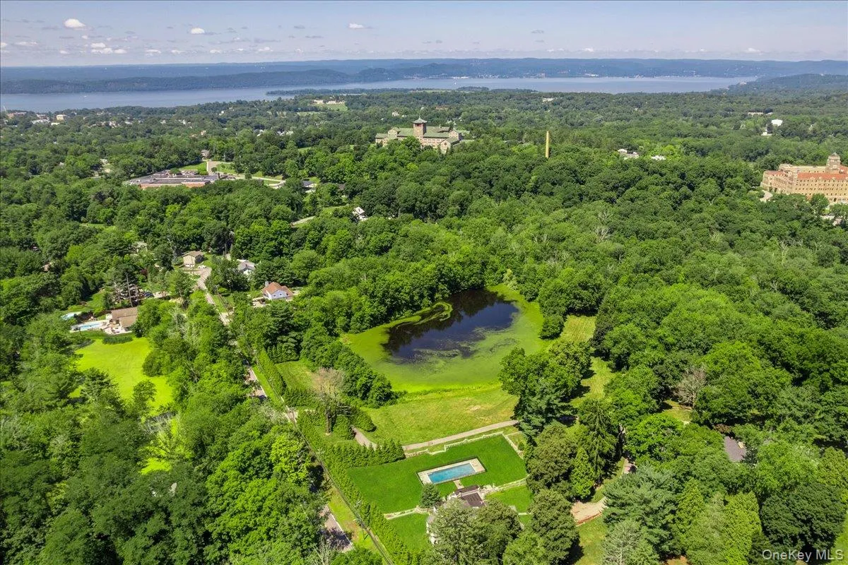 FULL ESTATE AERIALAerial perspective captures the remarkable scale of this nearly 18-acre estate and its secluded Lower Hudson Valley setting. FULL ESTATE AERIALAerial perspective captures the remarkable scale of this nearly 18-acre estate and its secluded Lower Hudson Valley setting.