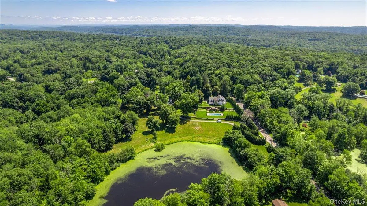 PRIVATE LAKEsurrounded by woodland and open acreage enhances the extraordinary sense of privacy and connection to nature. PRIVATE LAKEsurrounded by woodland and open acreage enhances the extraordinary sense of privacy and connection to nature.
