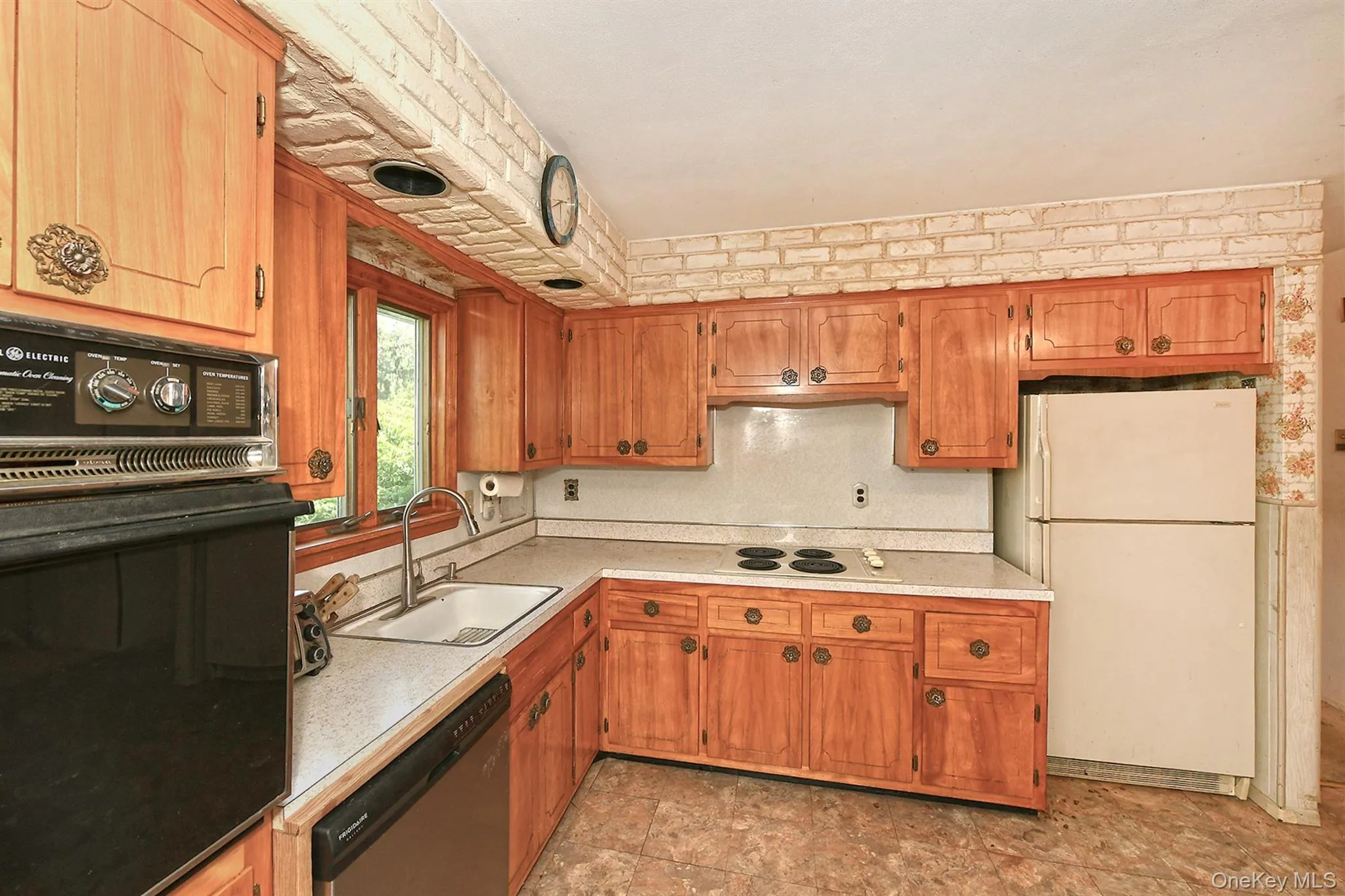 1699 Meadowbrook Road, Hempstead, NY, 5 Bedrooms Bedrooms, 8 Rooms Rooms,3 BathroomsBathrooms,Residential,For Rent,Meadowbrook,0,1039593 1699 Meadowbrook Road, Hempstead, NY, 5 Bedrooms Bedrooms, 8 Rooms Rooms,3 BathroomsBathrooms,Residential,For Rent,Meadowbrook,0,1039593