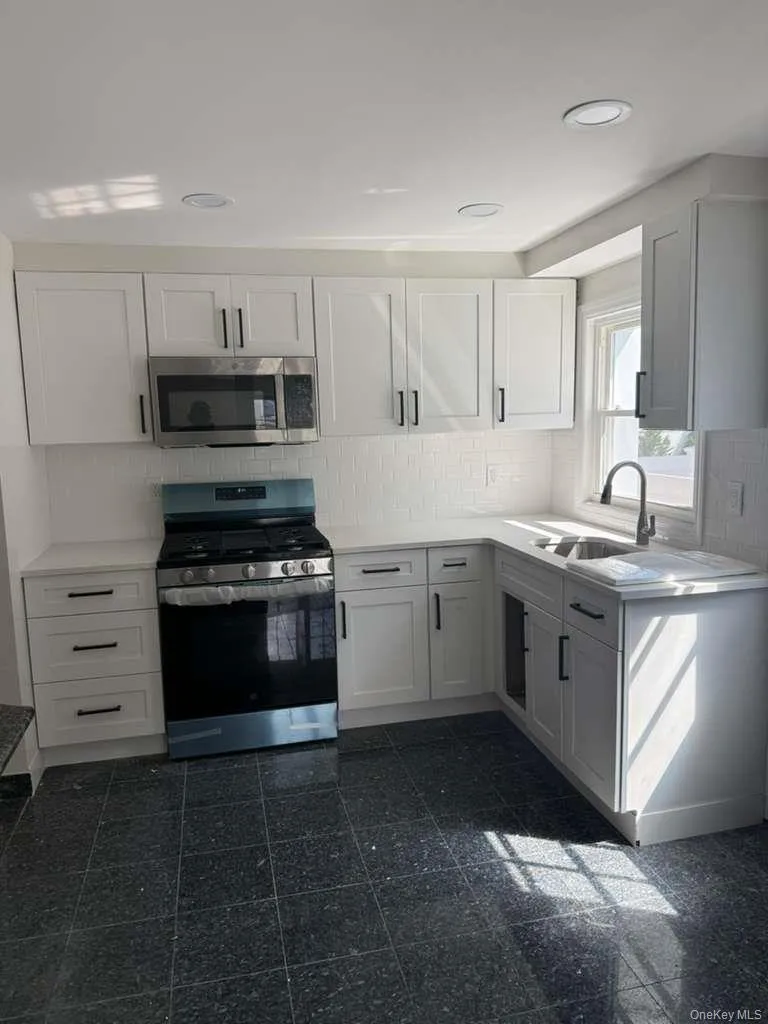 47 Newport Road, Hempstead, NY, 2 Bedrooms Bedrooms, 4 Rooms Rooms,1 BathroomBathrooms,Residential Lease,For Rent,Newport,0,1039594 47 Newport Road, Hempstead, NY, 2 Bedrooms Bedrooms, 4 Rooms Rooms,1 BathroomBathrooms,Residential Lease,For Rent,Newport,0,1039594