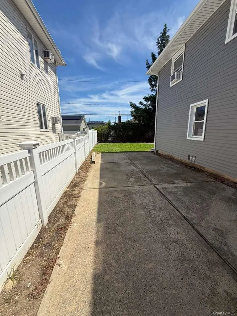 47 Newport Road, Hempstead, NY, 2 Bedrooms Bedrooms, 4 Rooms Rooms,1 BathroomBathrooms,Residential Lease,For Rent,Newport,0,1039594 47 Newport Road, Hempstead, NY, 2 Bedrooms Bedrooms, 4 Rooms Rooms,1 BathroomBathrooms,Residential Lease,For Rent,Newport,0,1039594