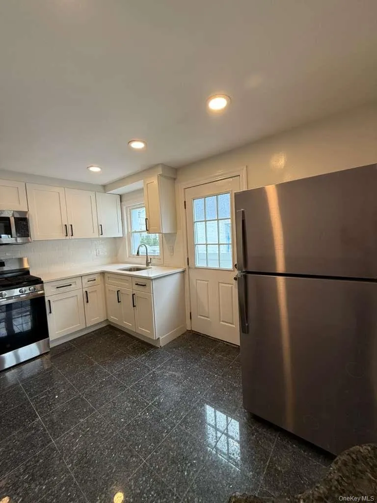 47 Newport Road, Hempstead, NY, 2 Bedrooms Bedrooms, 4 Rooms Rooms,1 BathroomBathrooms,Residential Lease,For Rent,Newport,0,1039594 47 Newport Road, Hempstead, NY, 2 Bedrooms Bedrooms, 4 Rooms Rooms,1 BathroomBathrooms,Residential Lease,For Rent,Newport,0,1039594