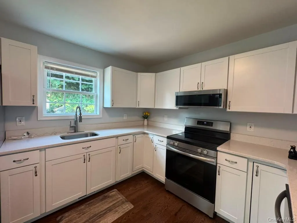 39 Seymour Drive, Brookhaven, NY, 3 Bedrooms Bedrooms, 8 Rooms Rooms,2 BathroomsBathrooms,Residential,For Rent,Seymour,0,1039597 39 Seymour Drive, Brookhaven, NY, 3 Bedrooms Bedrooms, 8 Rooms Rooms,2 BathroomsBathrooms,Residential,For Rent,Seymour,0,1039597
