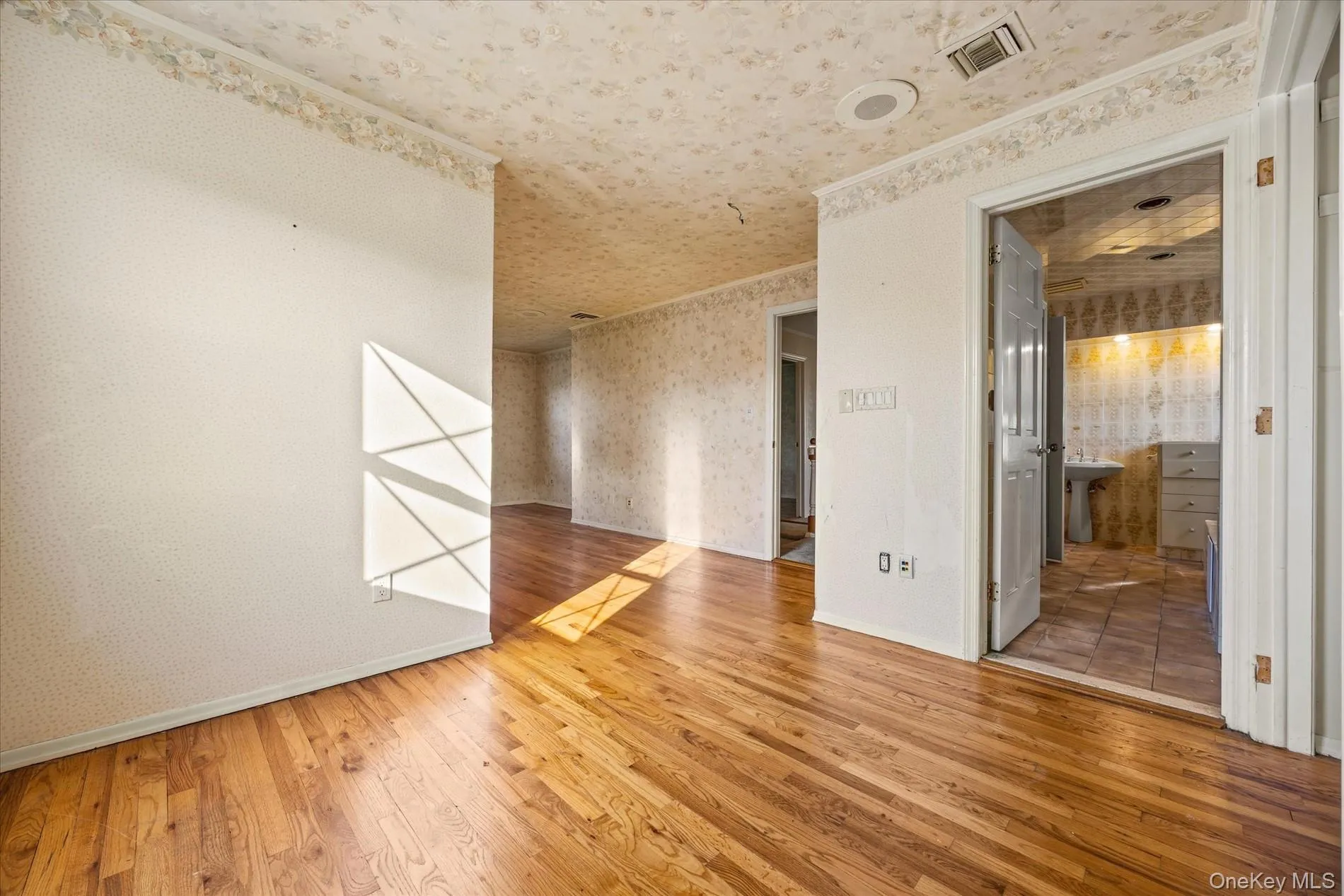251 Perkins Avenue, Hempstead, NY, 5 Bedrooms Bedrooms, 8 Rooms Rooms,3 BathroomsBathrooms,Residential,For Rent,Perkins,0,1039609 251 Perkins Avenue, Hempstead, NY, 5 Bedrooms Bedrooms, 8 Rooms Rooms,3 BathroomsBathrooms,Residential,For Rent,Perkins,0,1039609