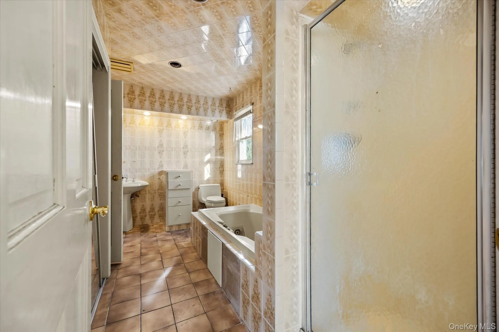 251 Perkins Avenue, Hempstead, NY, 5 Bedrooms Bedrooms, 8 Rooms Rooms,3 BathroomsBathrooms,Residential,For Rent,Perkins,0,1039609 251 Perkins Avenue, Hempstead, NY, 5 Bedrooms Bedrooms, 8 Rooms Rooms,3 BathroomsBathrooms,Residential,For Rent,Perkins,0,1039609