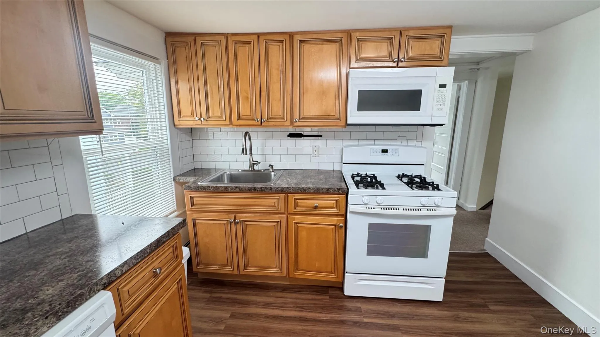 8 Colt Avenue, Babylon, NY, 1 Bedroom Bedrooms, 3 Rooms Rooms,1 BathroomBathrooms,Residential Lease,For Rent,Colt,0,1039613 8 Colt Avenue, Babylon, NY, 1 Bedroom Bedrooms, 3 Rooms Rooms,1 BathroomBathrooms,Residential Lease,For Rent,Colt,0,1039613