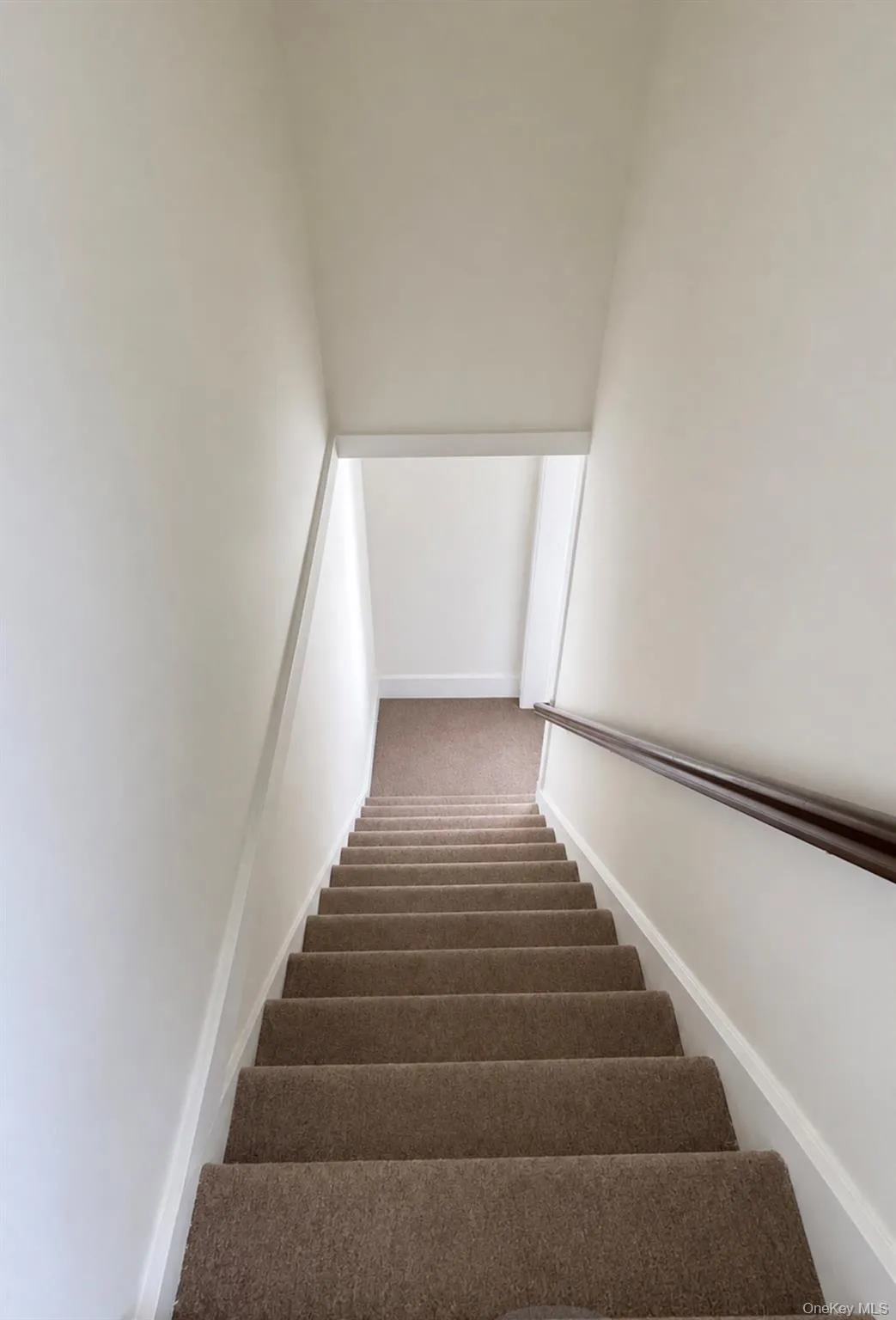 8 Colt Avenue, Babylon, NY, 1 Bedroom Bedrooms, 3 Rooms Rooms,1 BathroomBathrooms,Residential Lease,For Rent,Colt,0,1039613 8 Colt Avenue, Babylon, NY, 1 Bedroom Bedrooms, 3 Rooms Rooms,1 BathroomBathrooms,Residential Lease,For Rent,Colt,0,1039613