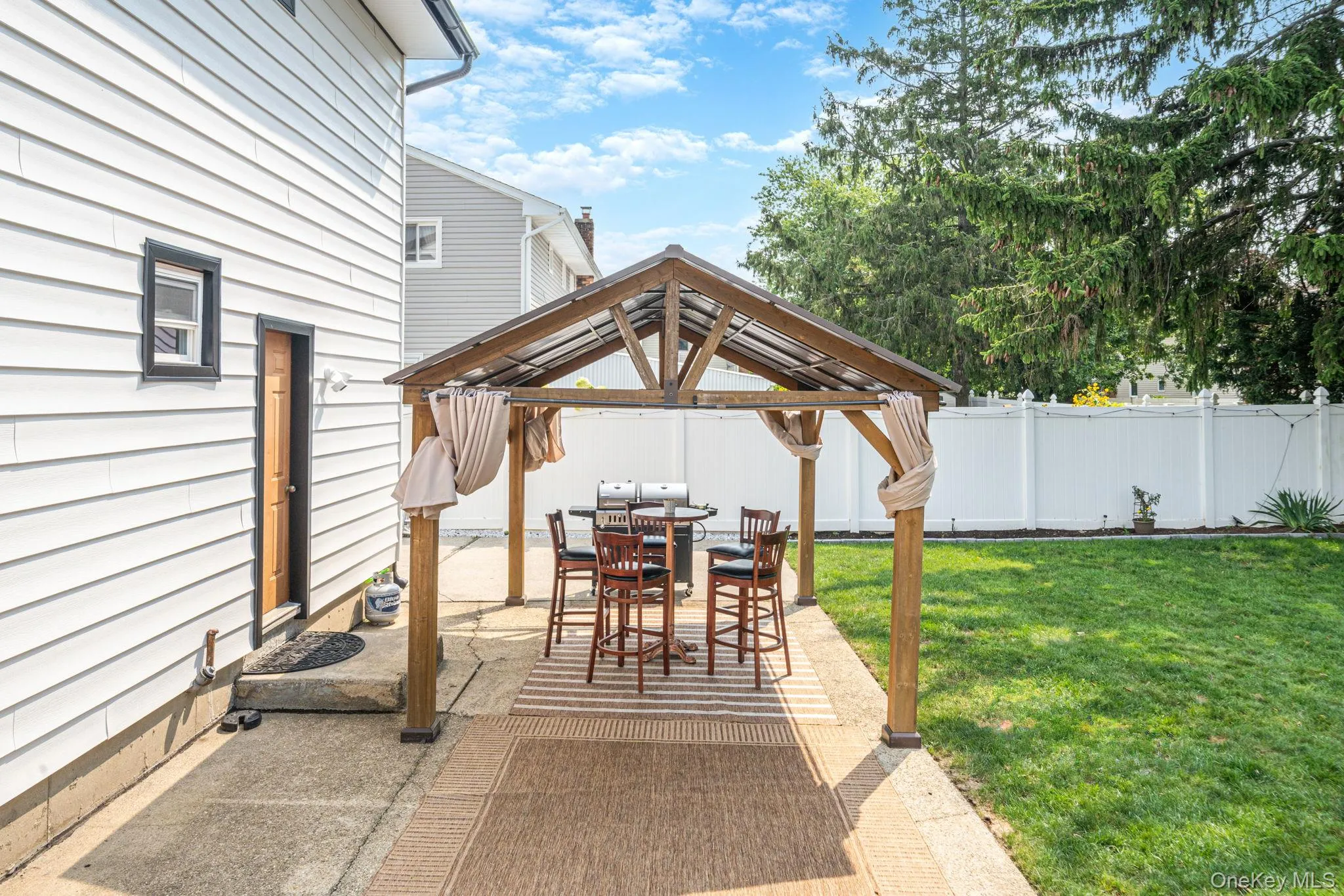 95 Colonial Drive, Oyster Bay, NY, 4 Bedrooms Bedrooms, 6 Rooms Rooms,2 BathroomsBathrooms,Residential,For Rent,Colonial,0,1039621 95 Colonial Drive, Oyster Bay, NY, 4 Bedrooms Bedrooms, 6 Rooms Rooms,2 BathroomsBathrooms,Residential,For Rent,Colonial,0,1039621