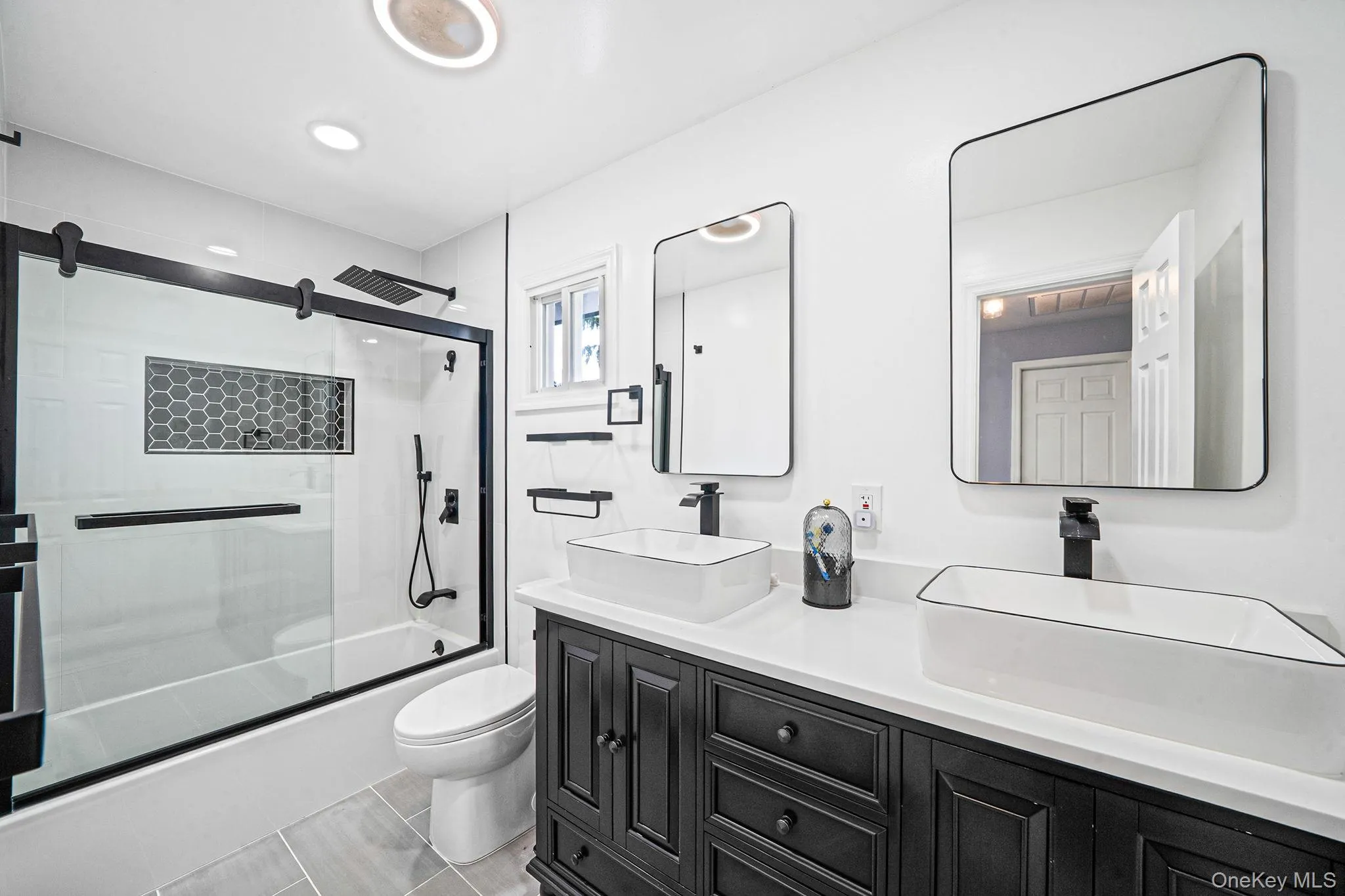 Full Bath Full Bath