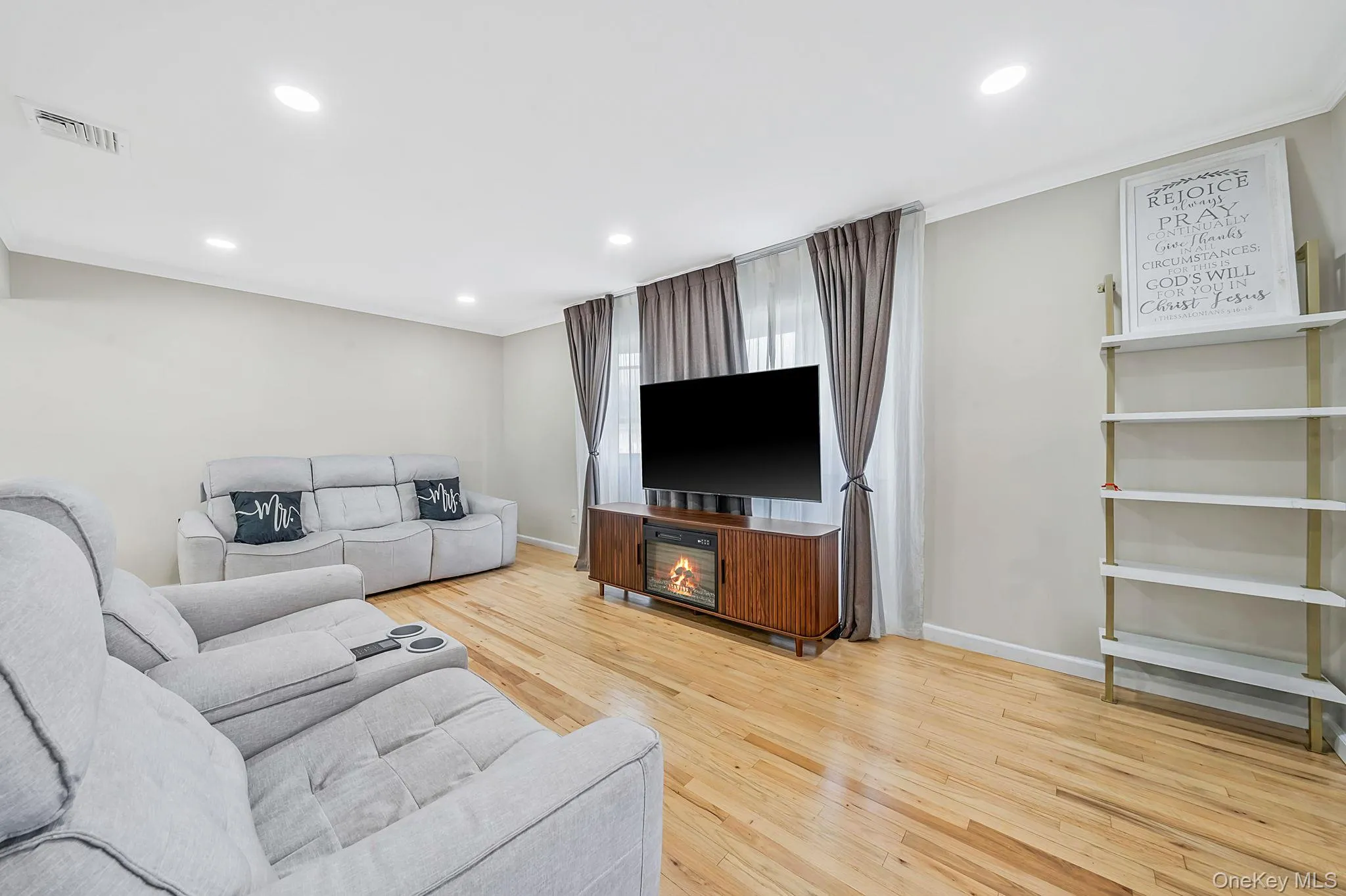 95 Colonial Drive, Oyster Bay, NY, 4 Bedrooms Bedrooms, 6 Rooms Rooms,2 BathroomsBathrooms,Residential,For Rent,Colonial,0,1039621 95 Colonial Drive, Oyster Bay, NY, 4 Bedrooms Bedrooms, 6 Rooms Rooms,2 BathroomsBathrooms,Residential,For Rent,Colonial,0,1039621