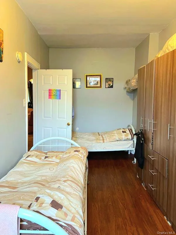 85 Louisa Street, New York, NY, 3 Bedrooms Bedrooms, 6 Rooms Rooms,1 BathroomBathrooms,Residential Lease,For Rent,Louisa,0,1039636 85 Louisa Street, New York, NY, 3 Bedrooms Bedrooms, 6 Rooms Rooms,1 BathroomBathrooms,Residential Lease,For Rent,Louisa,0,1039636