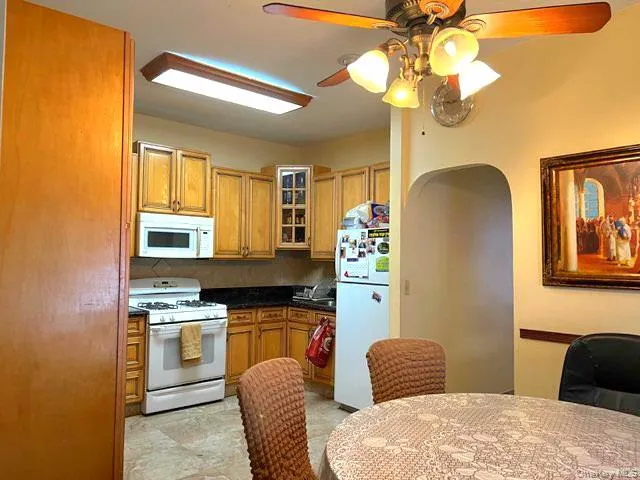 85 Louisa Street, New York, NY, 3 Bedroom Bedrooms, 6 Room Rooms,1 BathroomBathrooms,Residential Lease,For Rent,Louisa,0,1039636 85 Louisa Street, New York, NY, 3 Bedroom Bedrooms, 6 Room Rooms,1 BathroomBathrooms,Residential Lease,For Rent,Louisa,0,1039636
