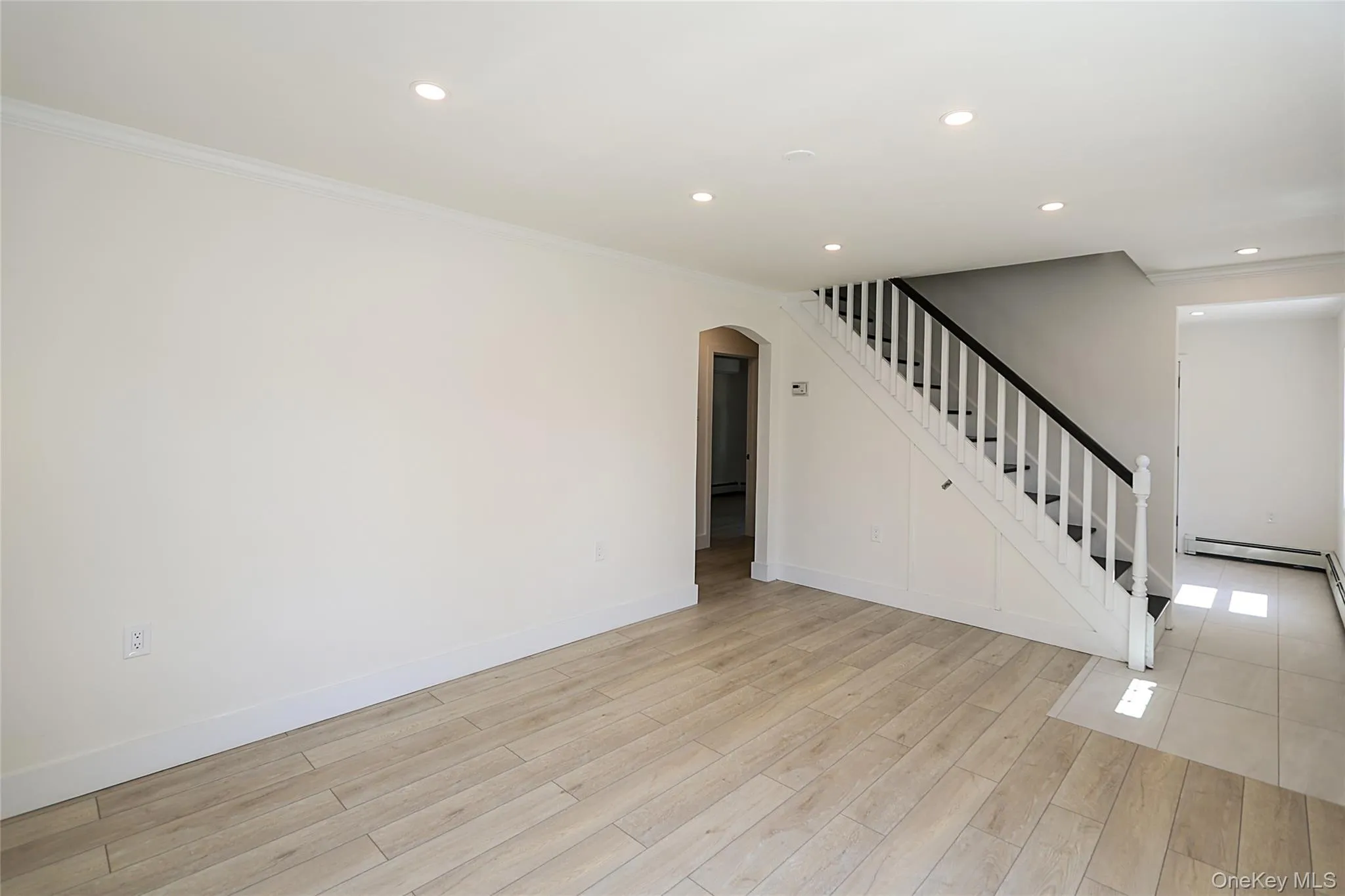 12 Garland, North Hempstead, NY, 4 Bedrooms Bedrooms, 6 Rooms Rooms,2 BathroomsBathrooms,Residential,For Rent,Garland,0,1039645 12 Garland, North Hempstead, NY, 4 Bedrooms Bedrooms, 6 Rooms Rooms,2 BathroomsBathrooms,Residential,For Rent,Garland,0,1039645