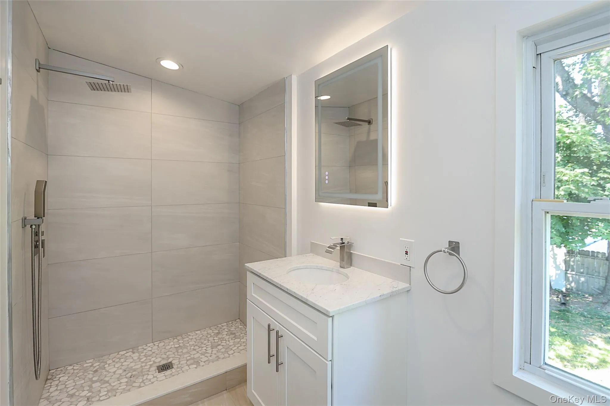 12 Garland, North Hempstead, NY, 4 Bedrooms Bedrooms, 6 Rooms Rooms,2 BathroomsBathrooms,Residential,For Rent,Garland,0,1039645 12 Garland, North Hempstead, NY, 4 Bedrooms Bedrooms, 6 Rooms Rooms,2 BathroomsBathrooms,Residential,For Rent,Garland,0,1039645