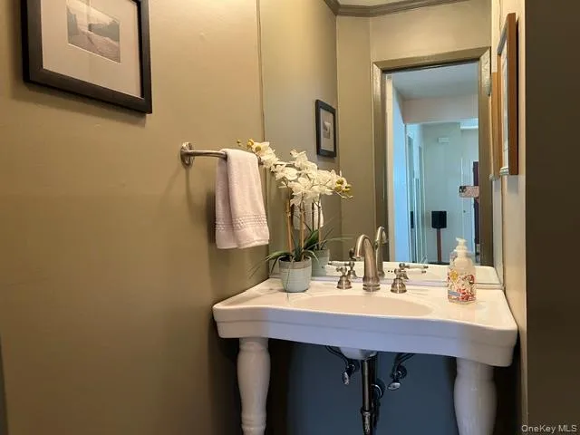 32 Columbine Lane, Smithtown, NY, 4 Bedrooms Bedrooms, 9 Rooms Rooms,2 BathroomsBathrooms,Residential,For Rent,Columbine,0,1039646 32 Columbine Lane, Smithtown, NY, 4 Bedrooms Bedrooms, 9 Rooms Rooms,2 BathroomsBathrooms,Residential,For Rent,Columbine,0,1039646