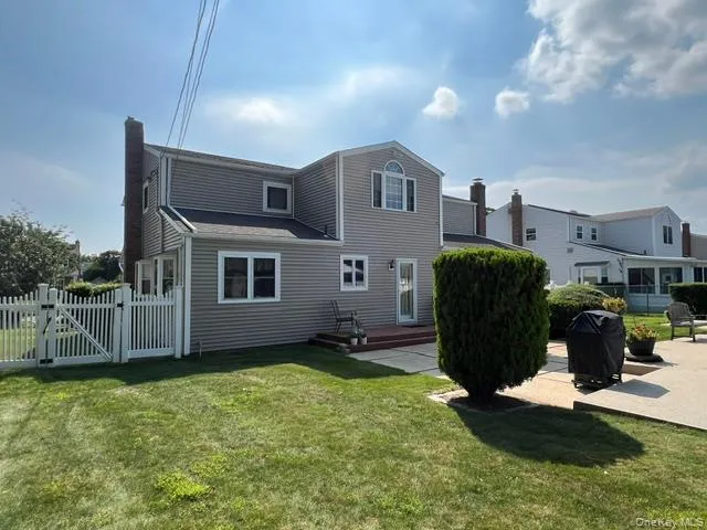 32 Columbine Lane, Smithtown, NY, 4 Bedrooms Bedrooms, 9 Rooms Rooms,2 BathroomsBathrooms,Residential,For Rent,Columbine,0,1039646 32 Columbine Lane, Smithtown, NY, 4 Bedrooms Bedrooms, 9 Rooms Rooms,2 BathroomsBathrooms,Residential,For Rent,Columbine,0,1039646