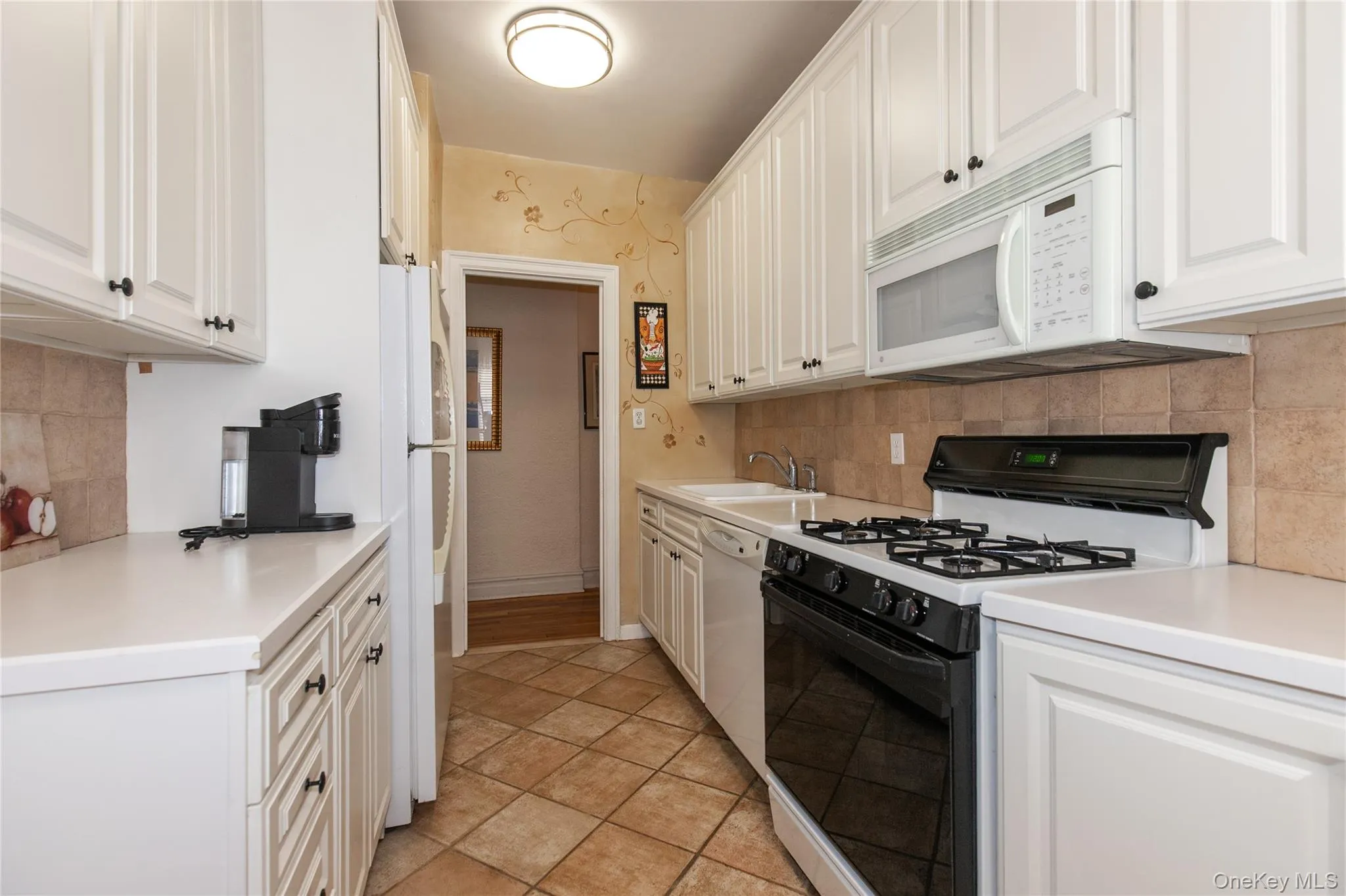 4 Maple Drive, North Hempstead, NY, 2 Bedrooms Bedrooms, 4 Rooms Rooms,1 BathroomBathrooms,Residential,For Rent,Maple,0,1039649 4 Maple Drive, North Hempstead, NY, 2 Bedrooms Bedrooms, 4 Rooms Rooms,1 BathroomBathrooms,Residential,For Rent,Maple,0,1039649