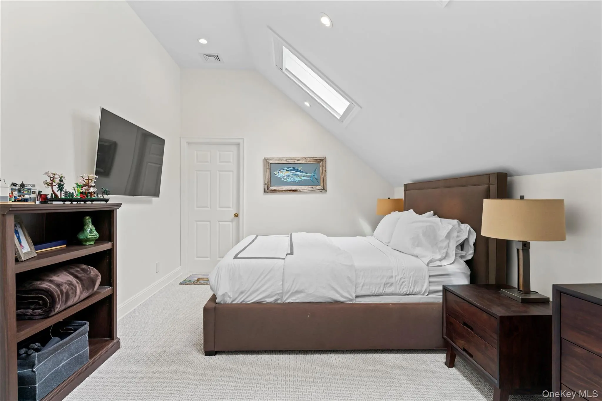 Second Floor large Guest Bedroom with Sitting Area and Ensuite Bathroom Second Floor large Guest Bedroom with Sitting Area and Ensuite Bathroom