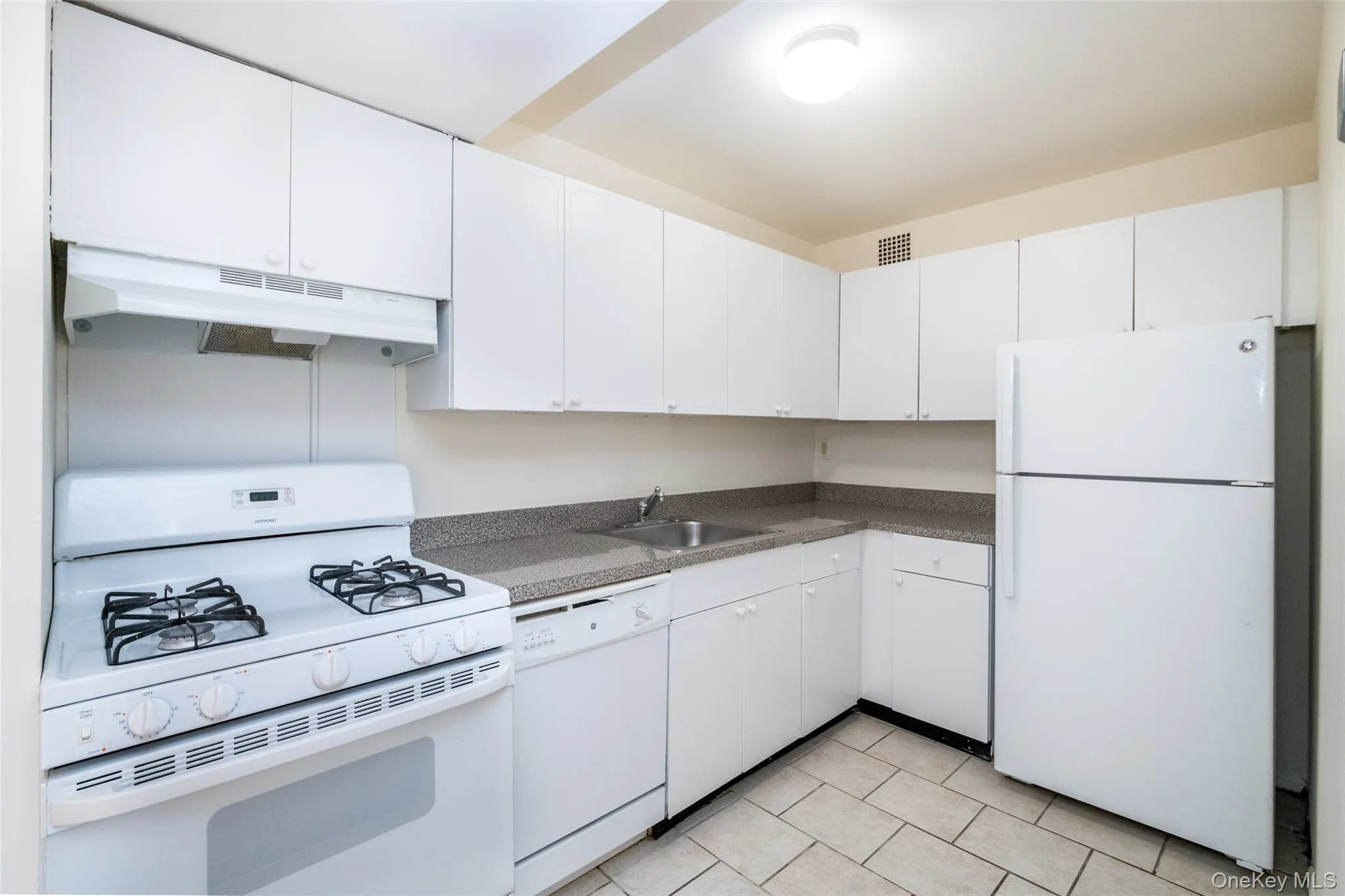 125 Lake Street, White Plains, NY, 2 Bedrooms Bedrooms, 4 Rooms Rooms,1 BathroomBathrooms,Residential Lease,For Rent,Lake,0,1039656 125 Lake Street, White Plains, NY, 2 Bedrooms Bedrooms, 4 Rooms Rooms,1 BathroomBathrooms,Residential Lease,For Rent,Lake,0,1039656